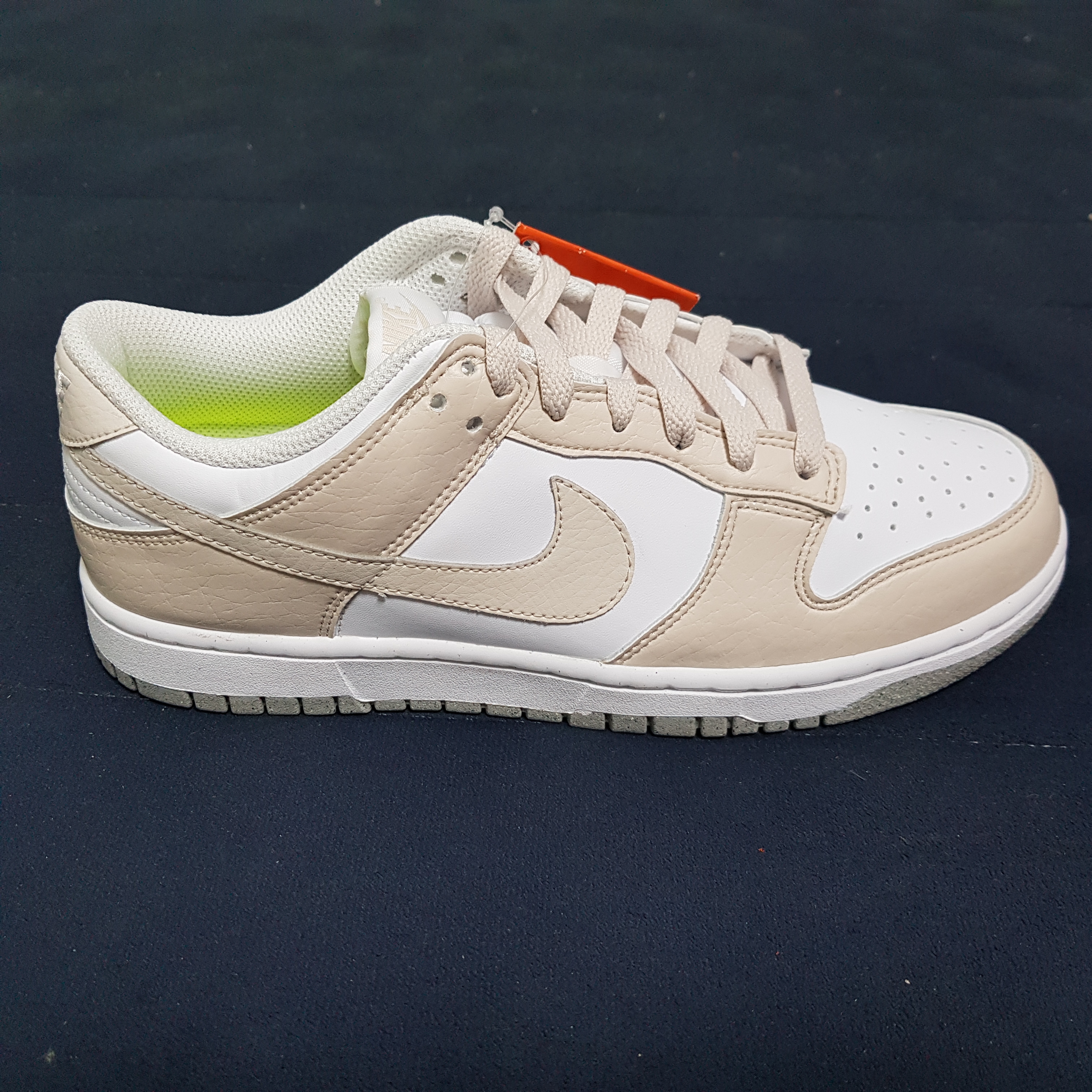 (W) Nike Dunk Low Next Nature Light Orewood Brown 착용 스타일 - 2