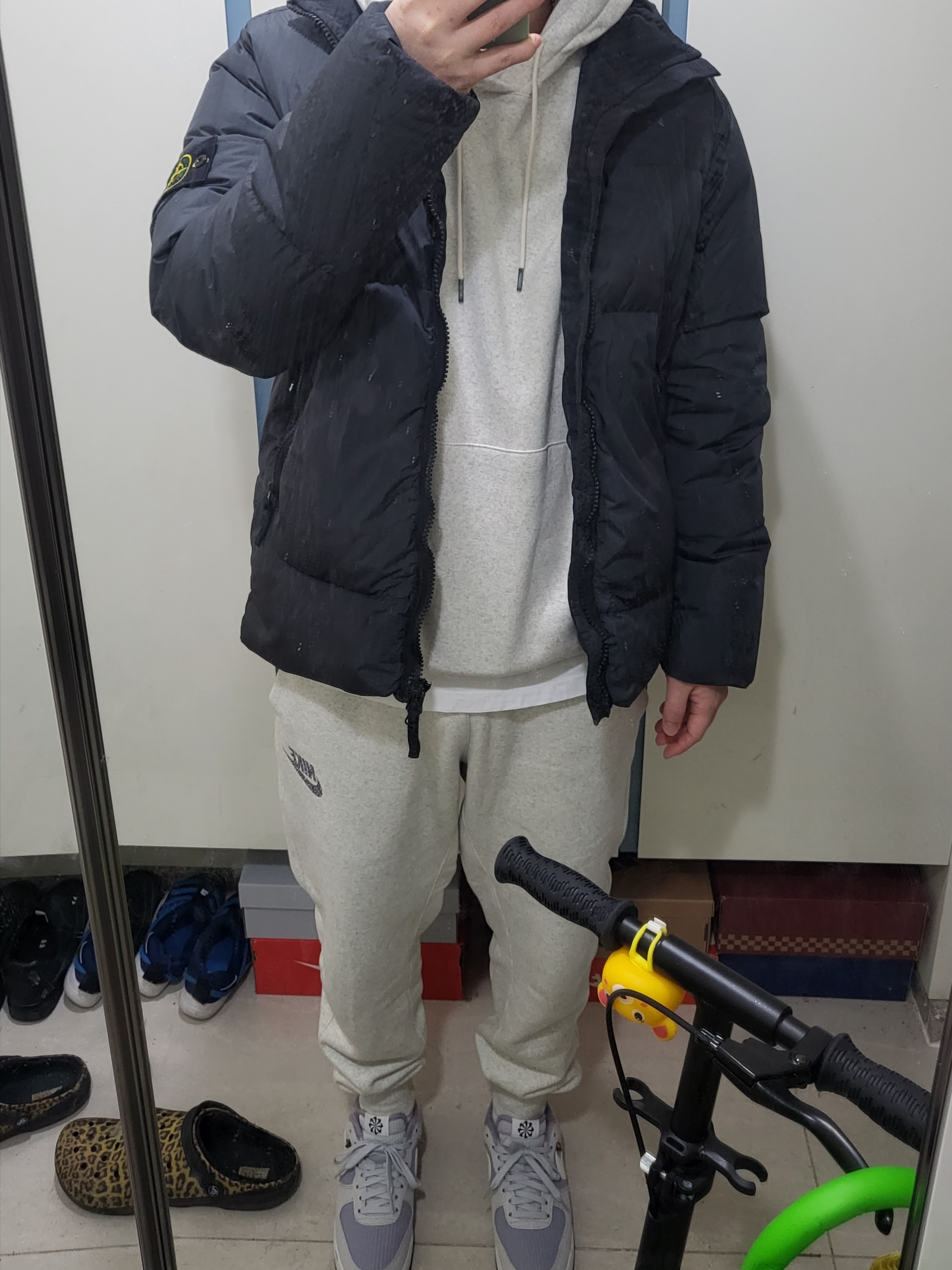 Nike Air Force 1 '07 LV8 Next Nature Grey Fog, Stone Island 40123 Garment Dyed Crinkle Reps Down Jacket Dark Grey - 21FW 착용 스타일