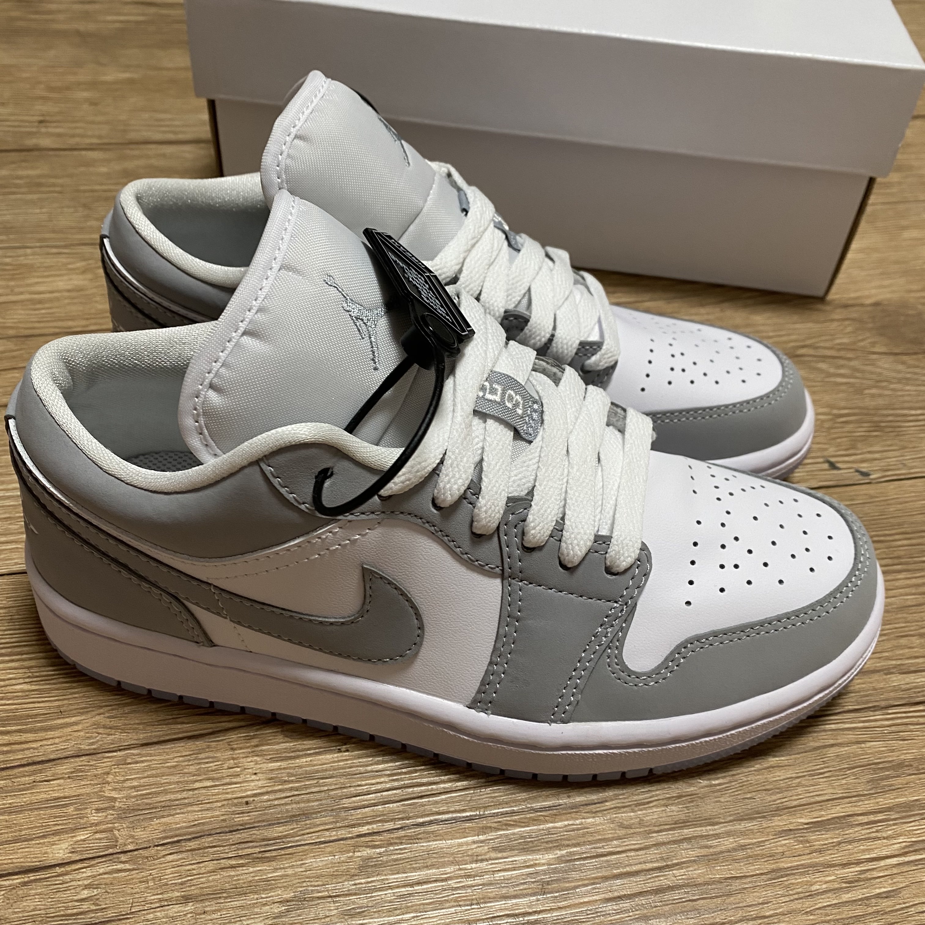 (W) Jordan 1 Low White Wolf Grey 착용 스타일 - 4
