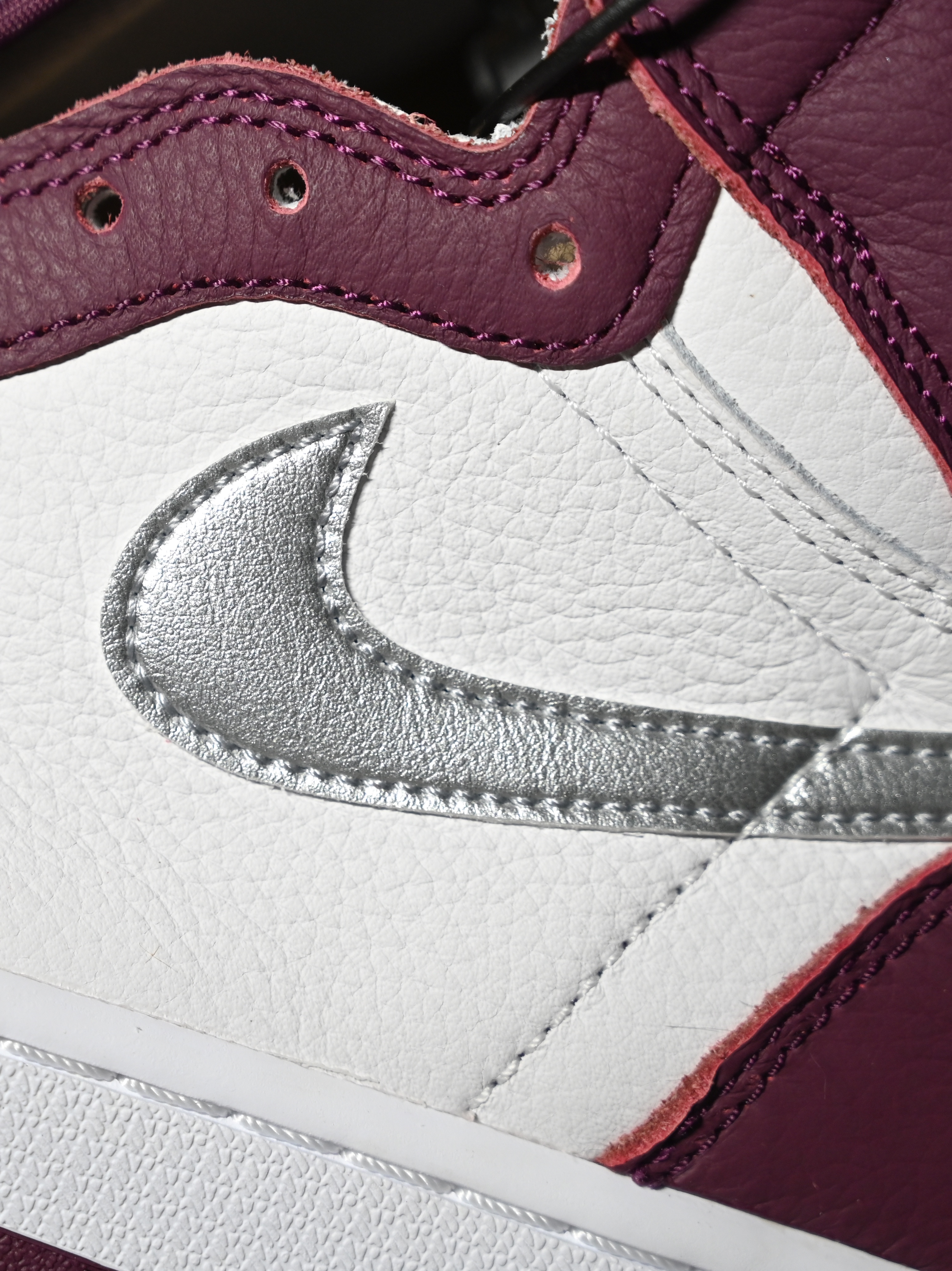 Jordan 1 Retro High OG Bordeaux 착용 스타일 - 4