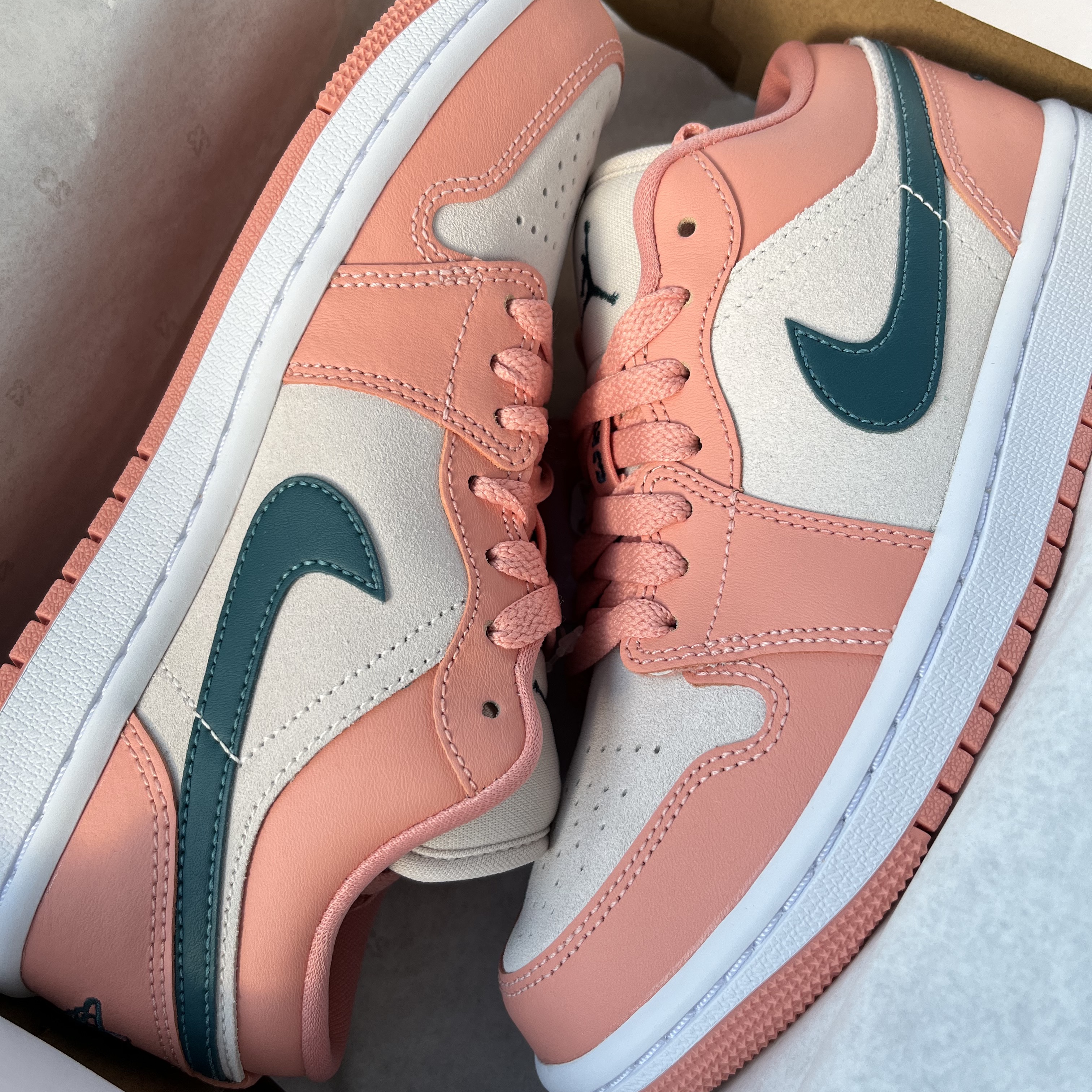 (W) Jordan 1 Low Light Madder Root 착용 스타일