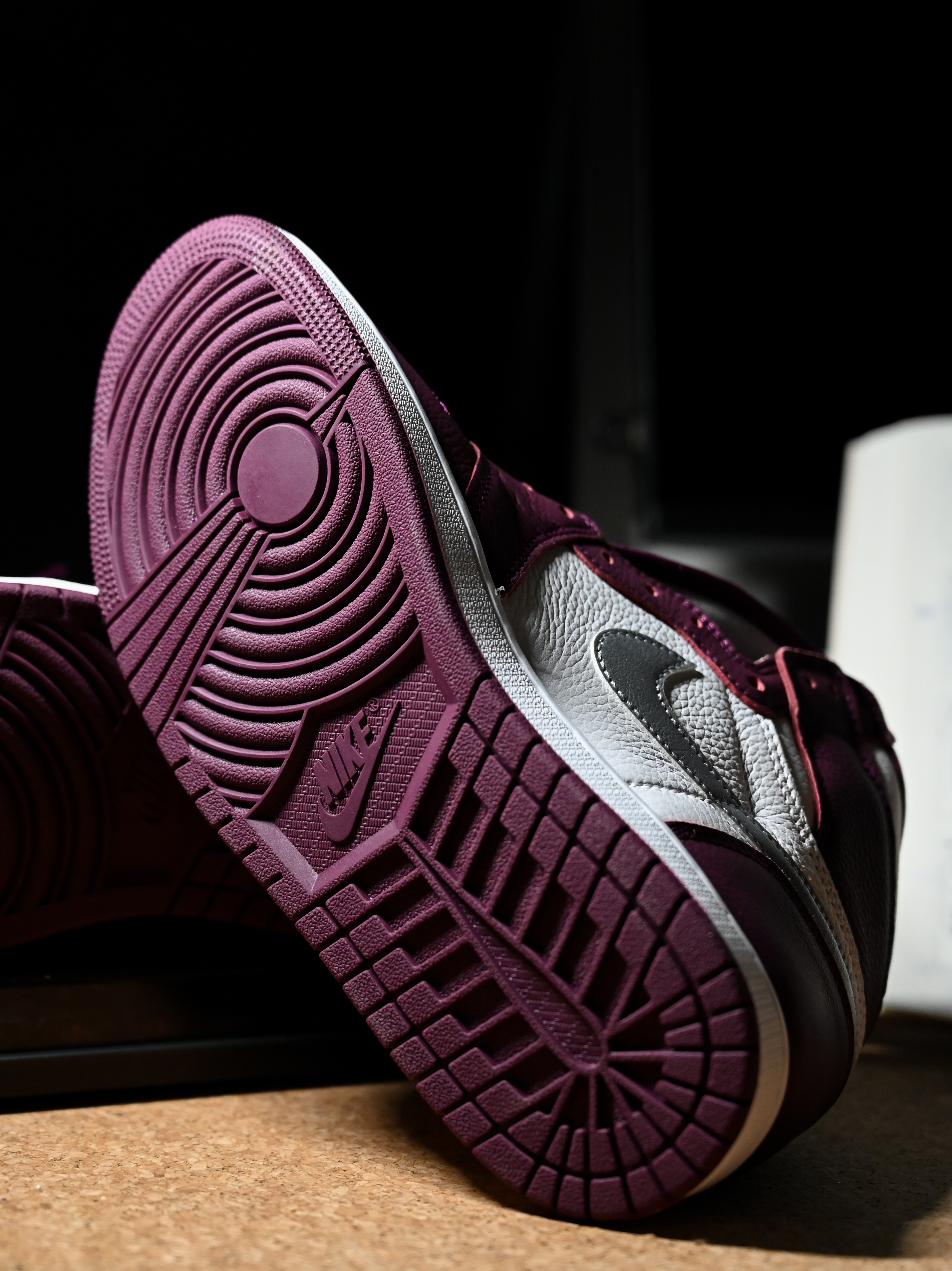 Jordan 1 Retro High OG Bordeaux 착용 스타일 - 2