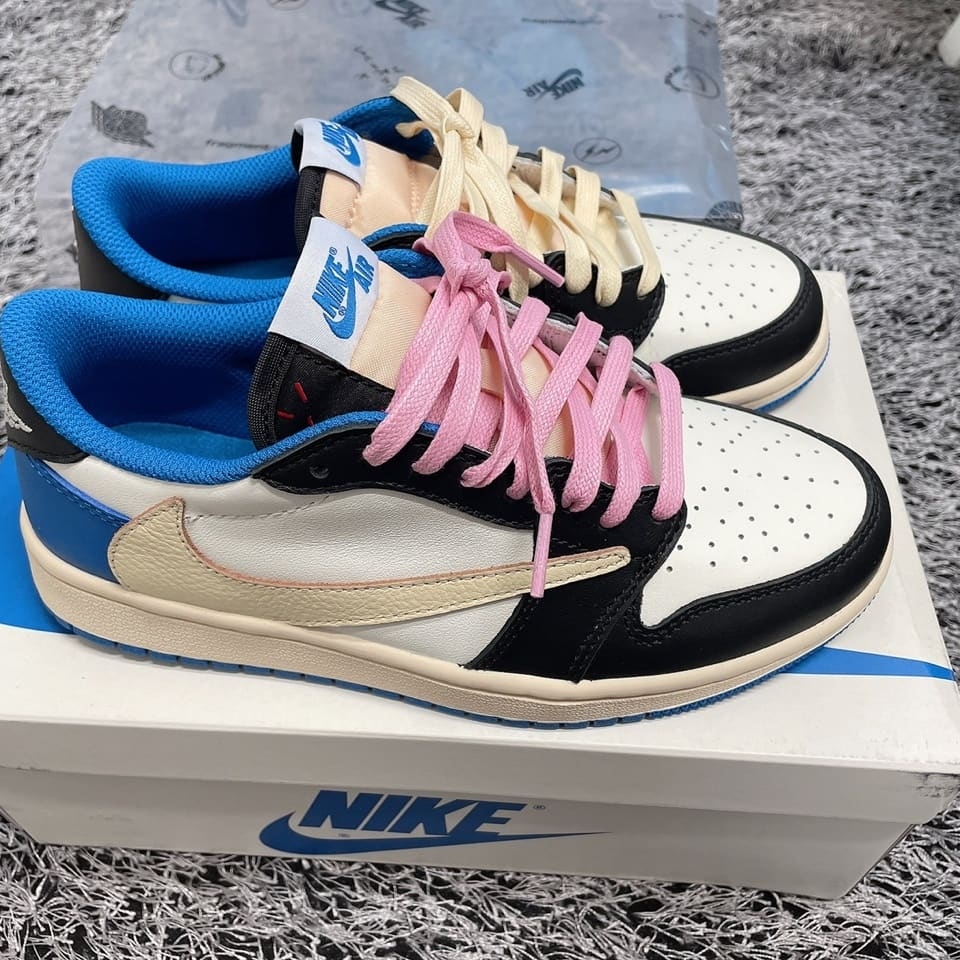 Jordan 1 x Travis Scott x Fragment Retro Low OG SP Military Blue 착용 스타일 - 2