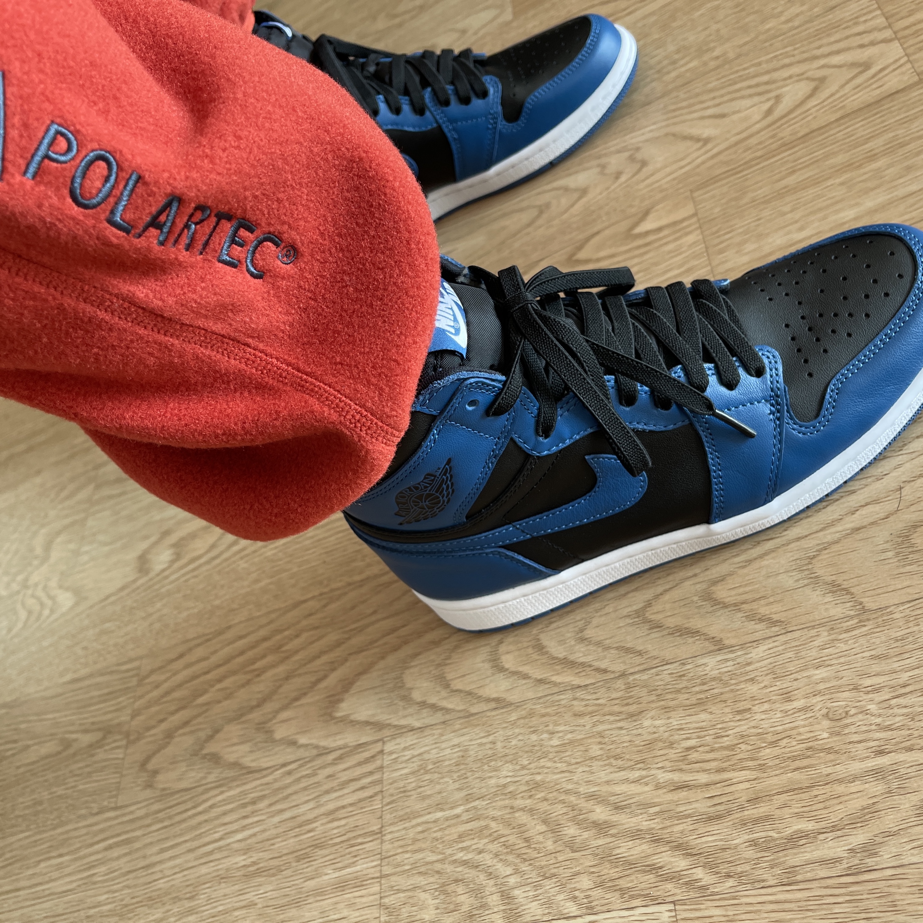 Jordan 1 Retro High OG Dark Marina Blue 착용 스타일 - 4
