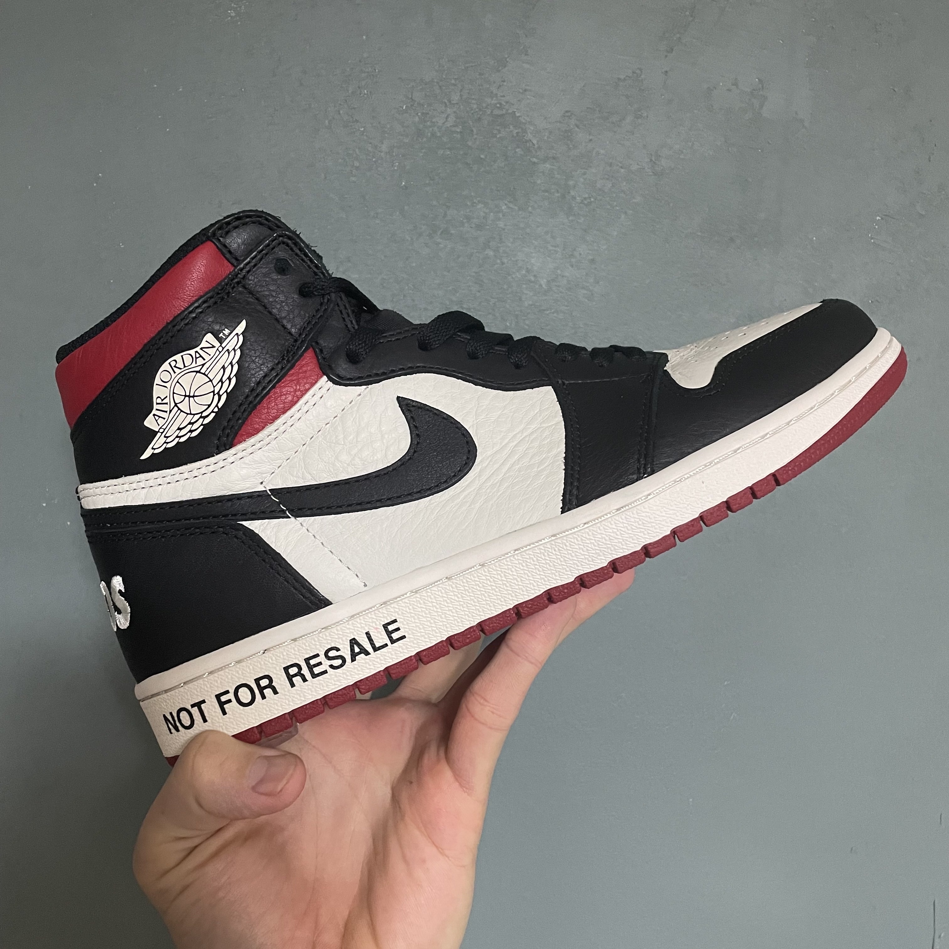 Jordan 1 Retro High Not for Resale Varsity Red, Nike M NRG Crew Wash Black 착용 스타일 - 4