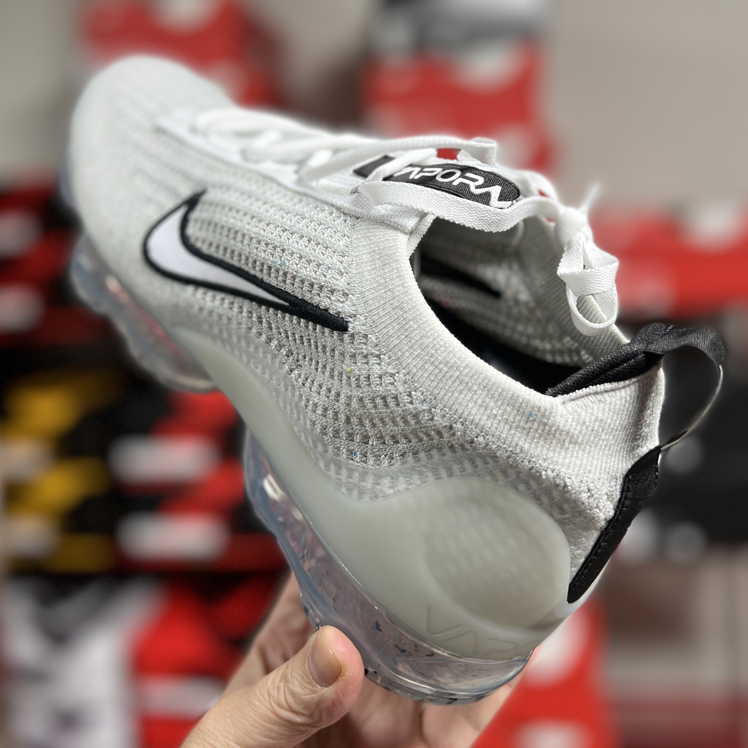 Nike Air VaporMax 2021 Flyknit White 착용 스타일 - 2