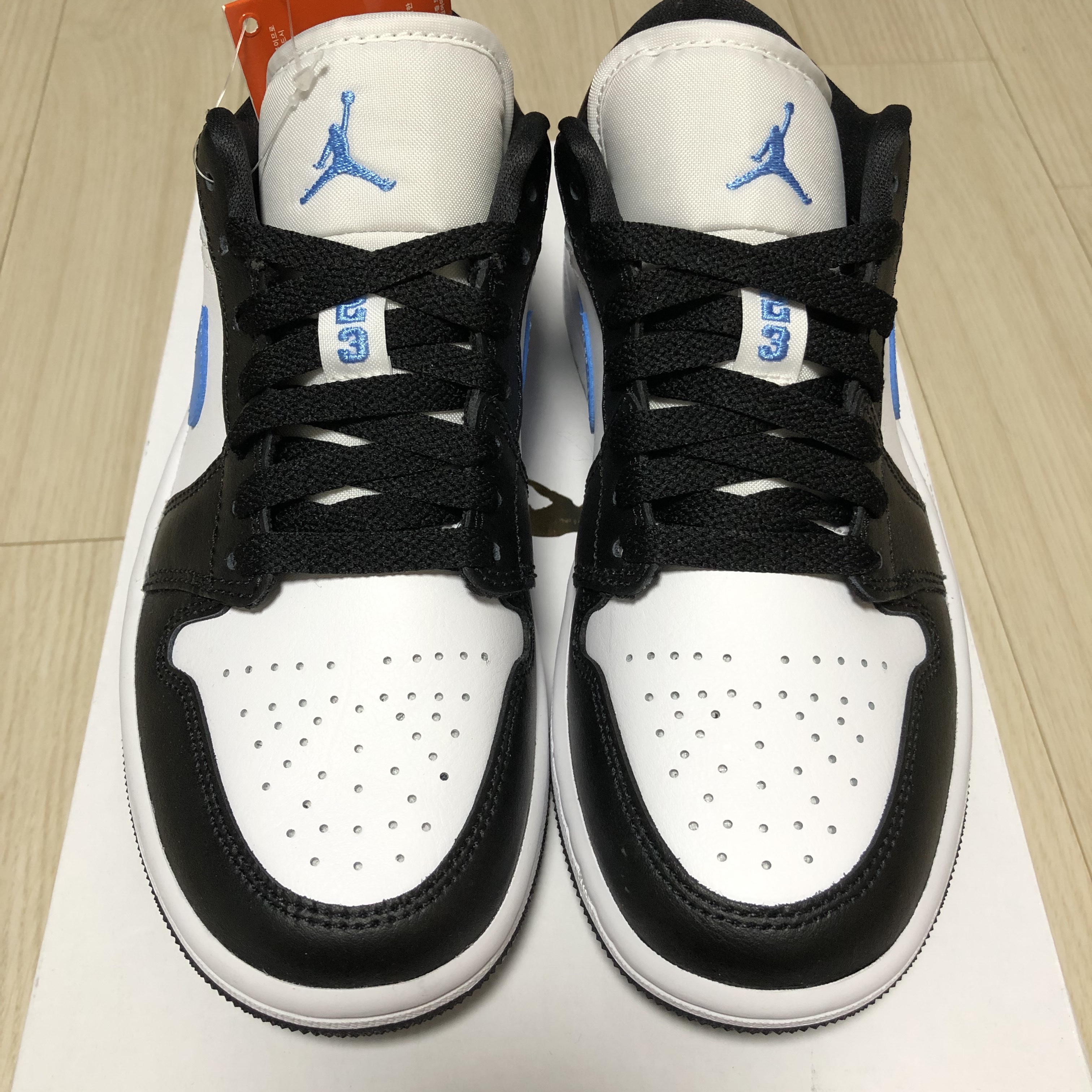 (W) Jordan 1 Low Black University Blue 착용 스타일 - 2