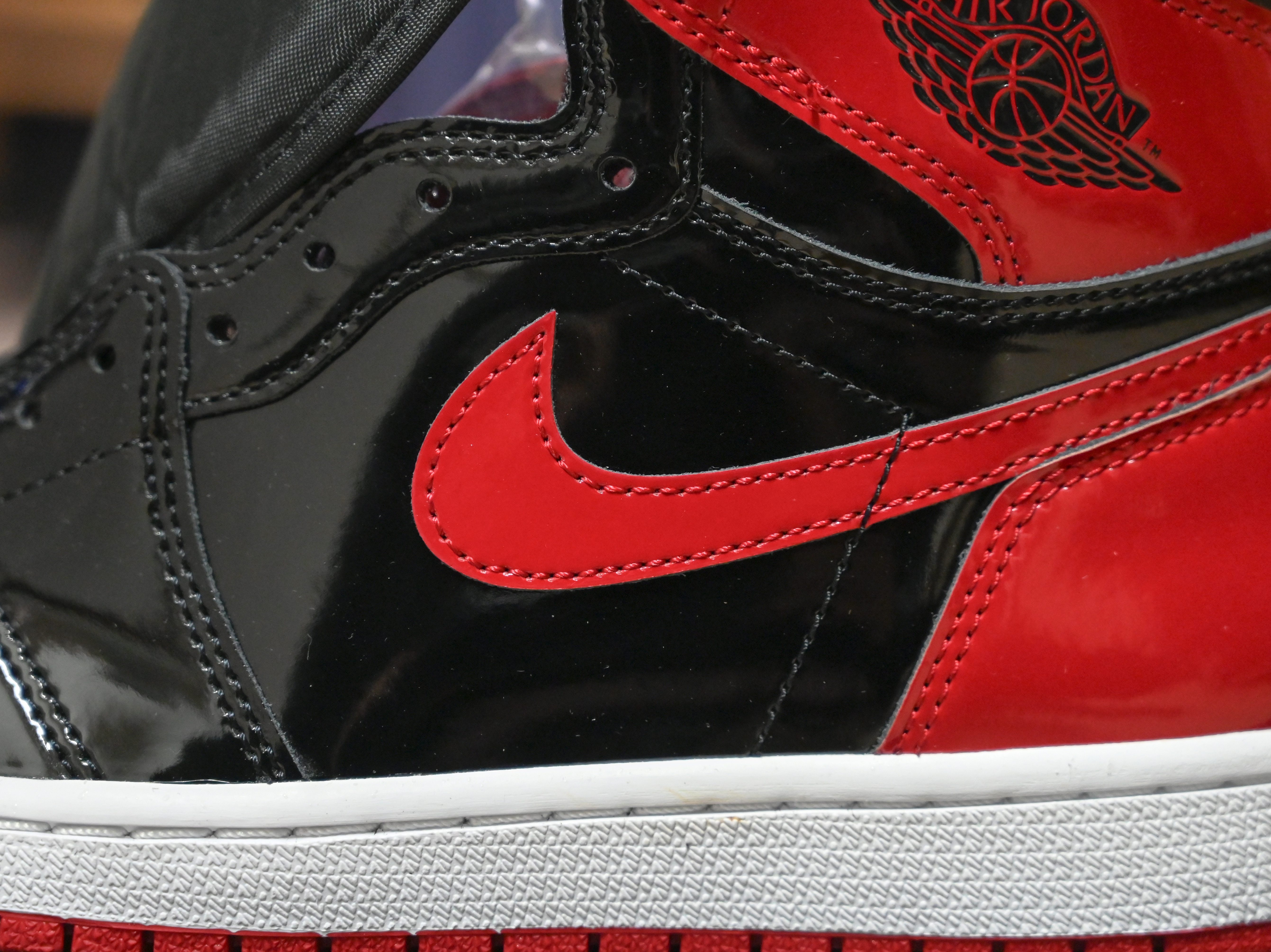 Jordan 1 Retro High OG Patent Bred 착용 스타일 - 3