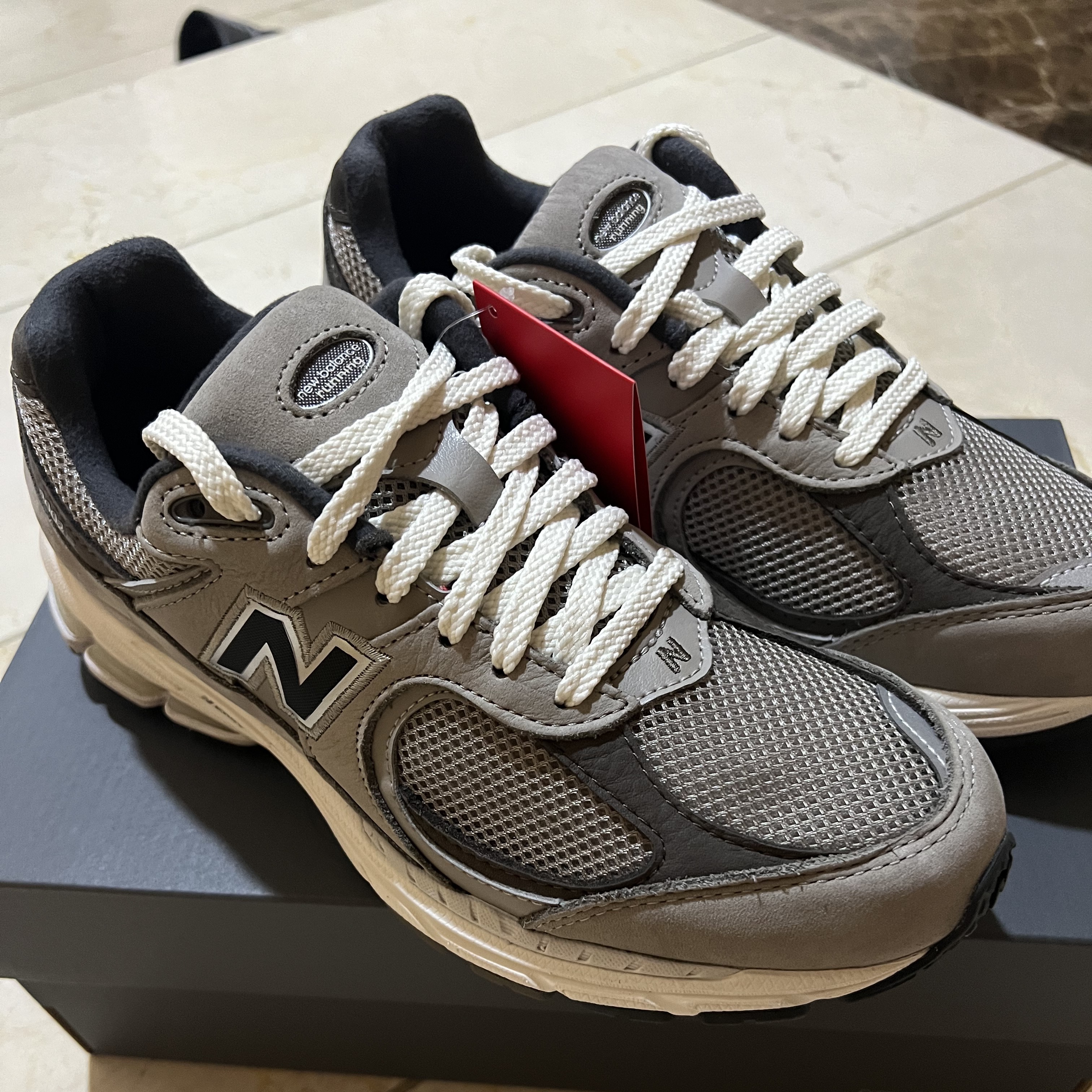 New Balance 2002 Warm Alpaca 착용 스타일