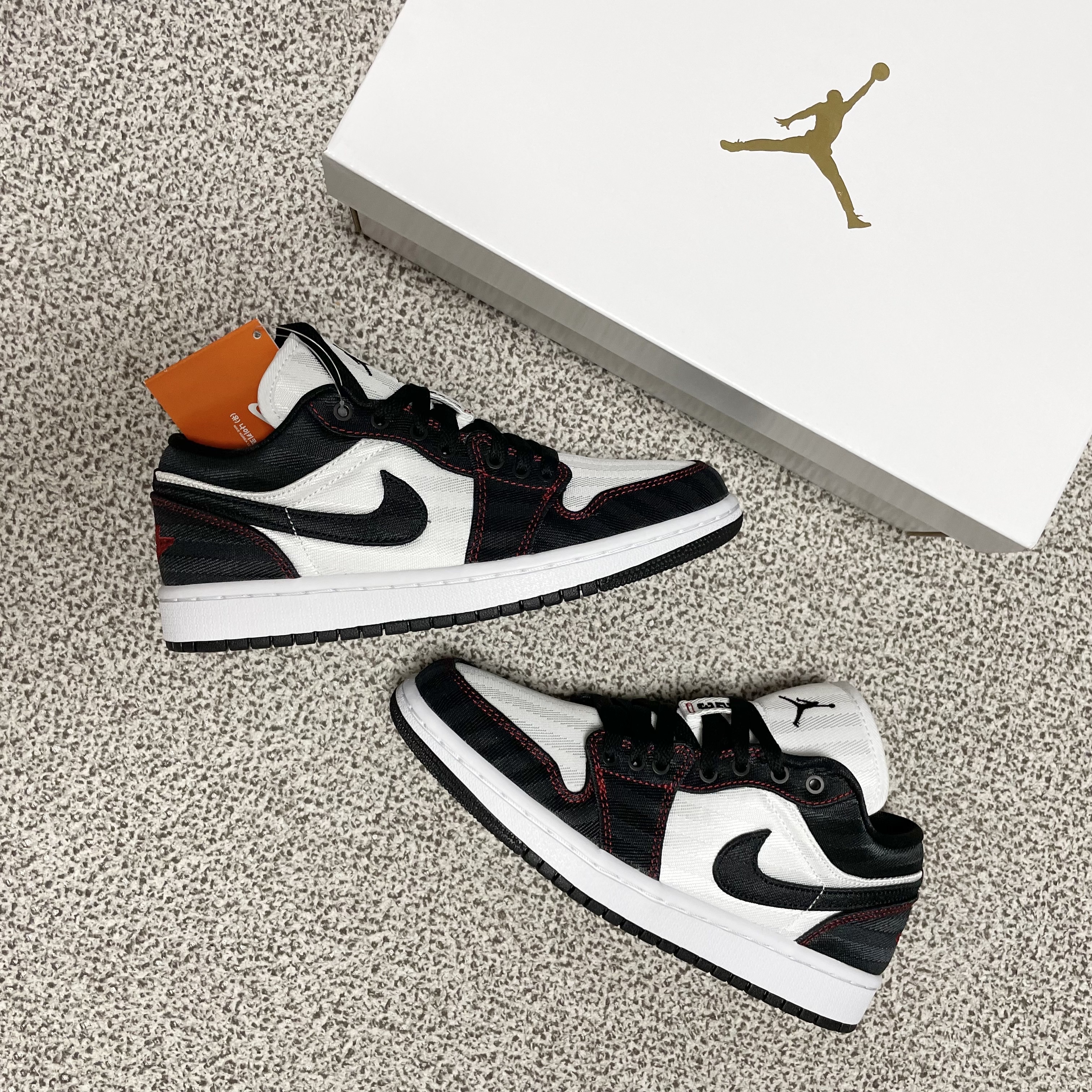 (W) Jordan 1 Low SE Utility White Gym Red Black 착용 스타일