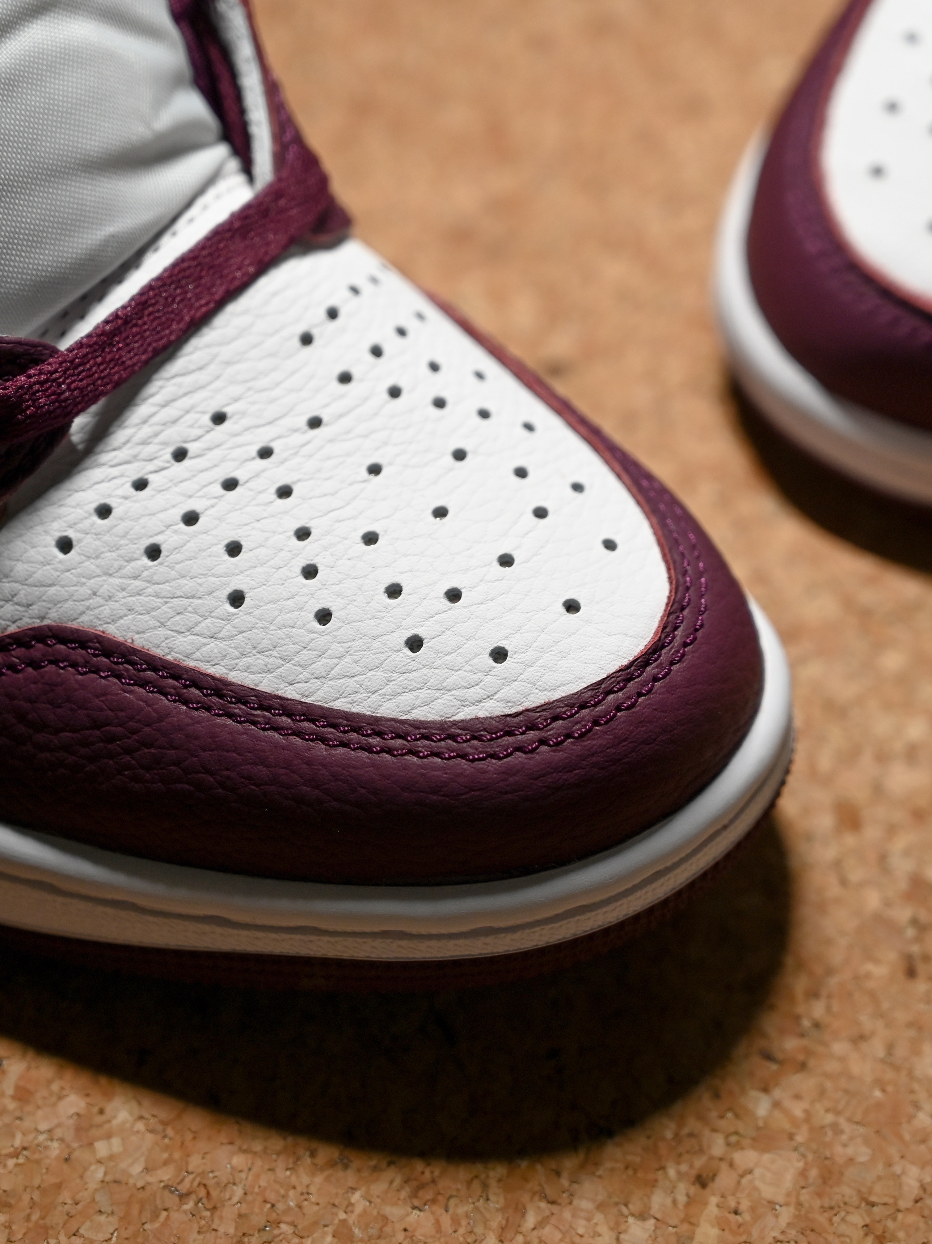 Jordan 1 Retro High OG Bordeaux 착용 스타일 - 3