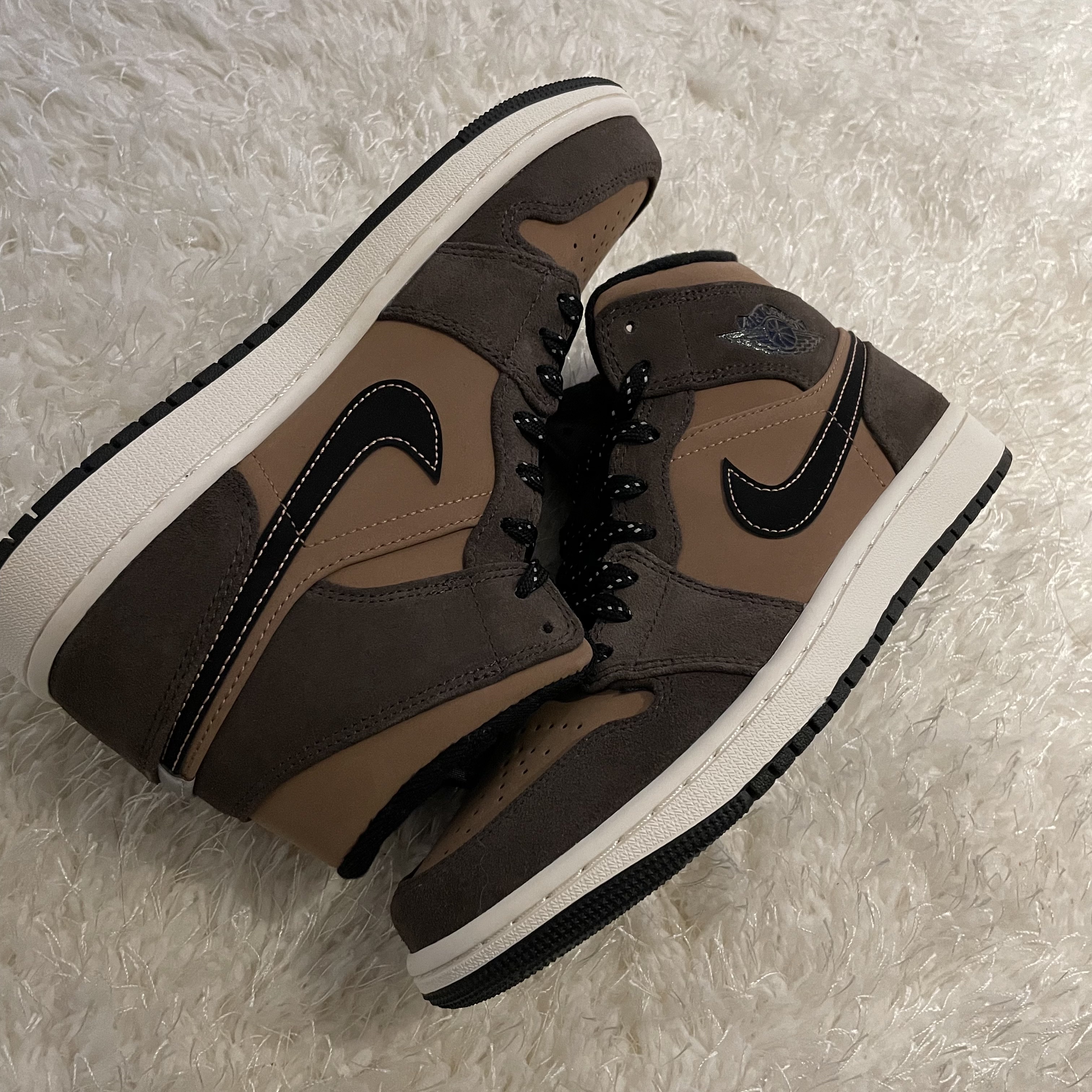 Jordan 1 Mid SE Dark Chocolate 착용 스타일