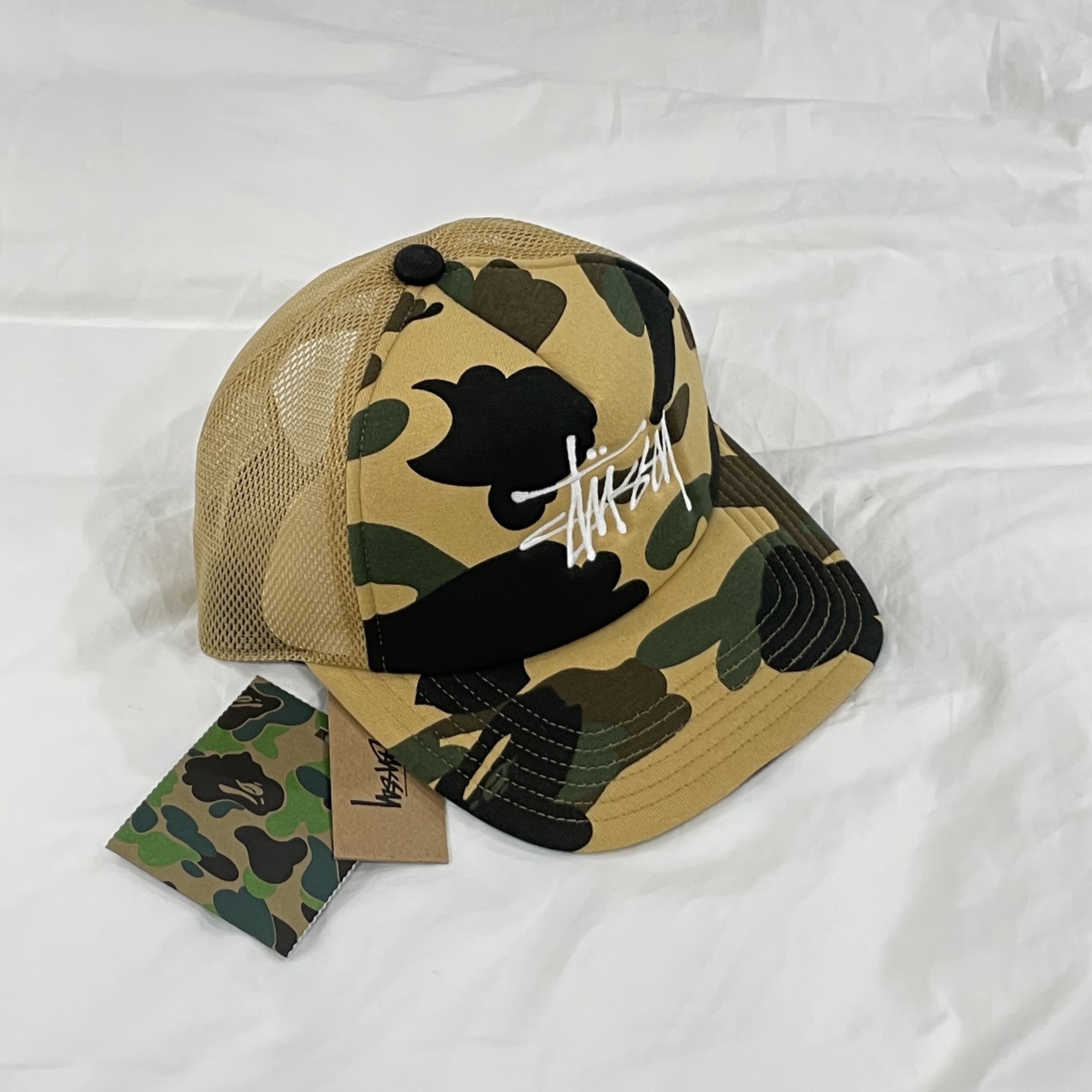 Stussy x BAPE Trucker Cap Yellow 착용 스타일 - 1