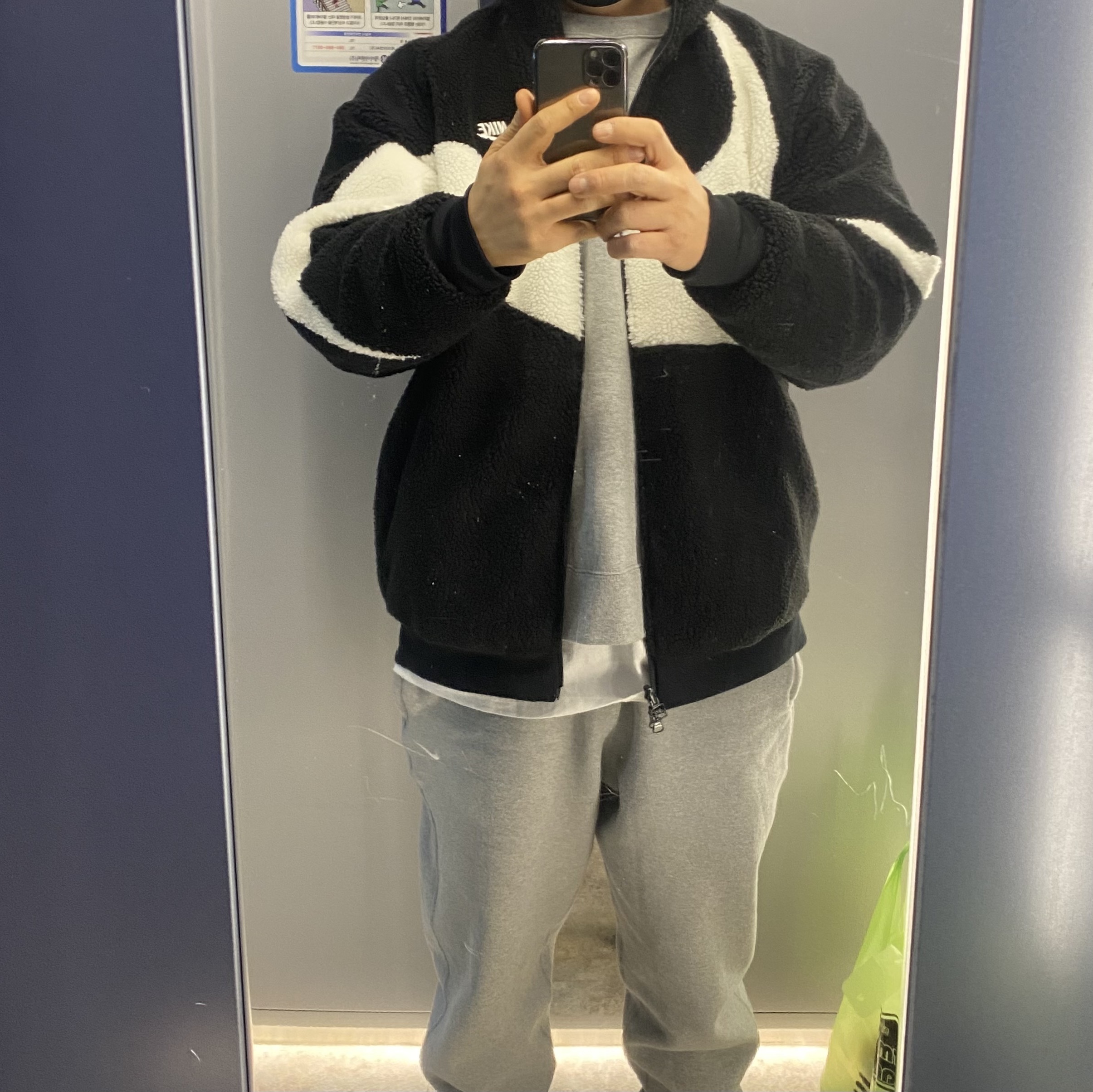 Nike Big Swoosh Full Zip Jacket Black Sail, Nike NRG Solo Swoosh Crew Fleece Dark Grey Heather - US/EU 착용 스타일