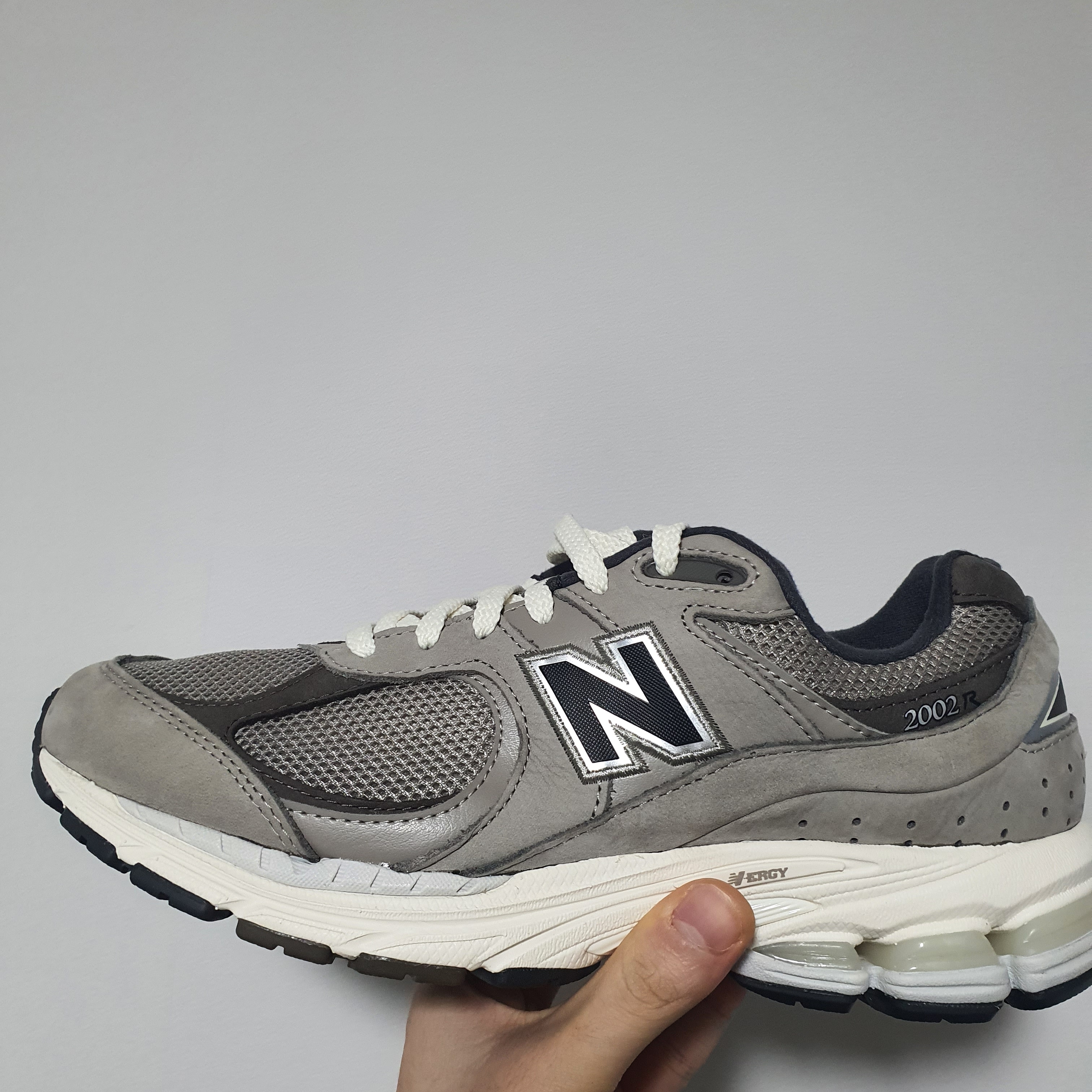 New Balance 2002 Warm Alpaca 착용 스타일
