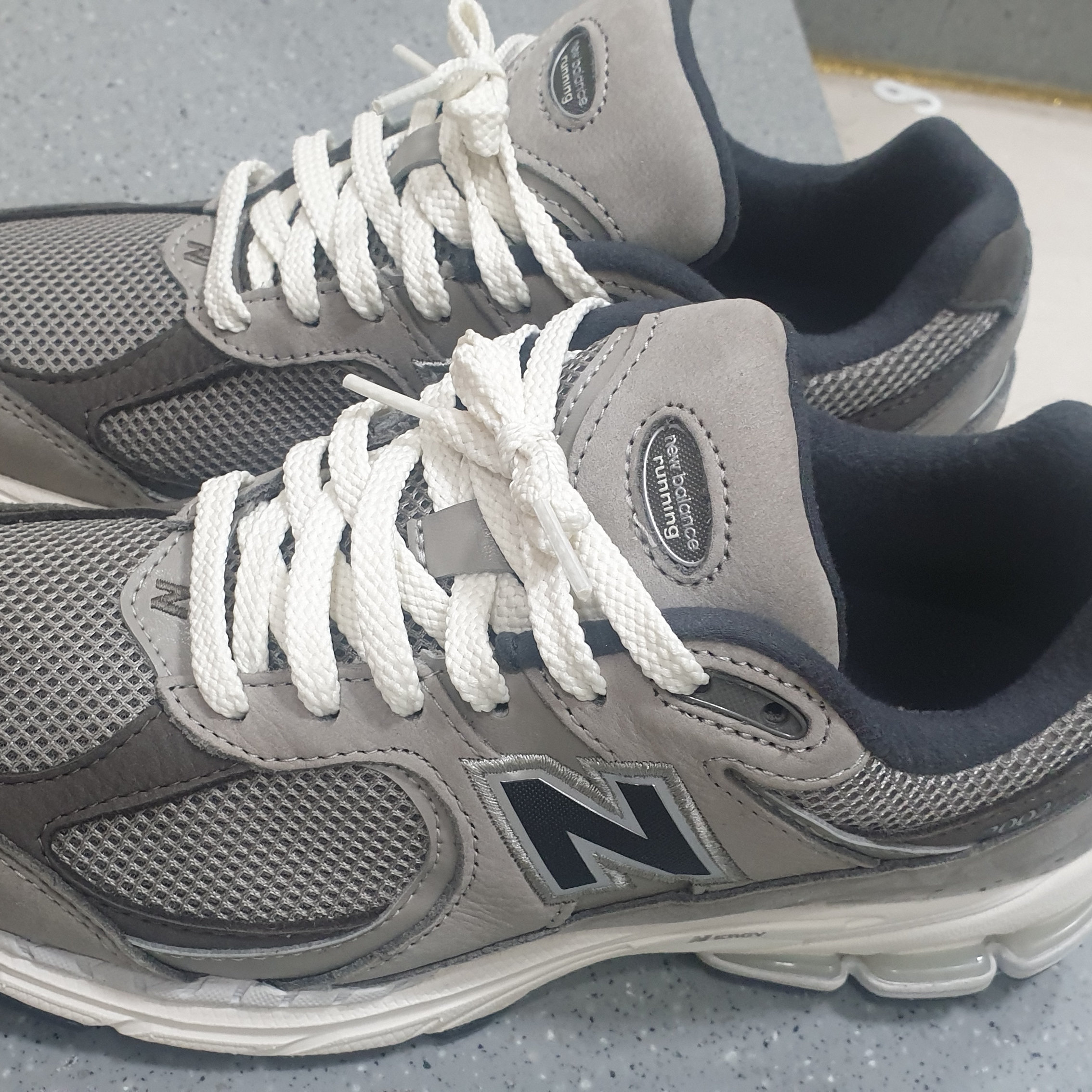 New Balance 2002 Warm Alpaca 착용 스타일 - 1
