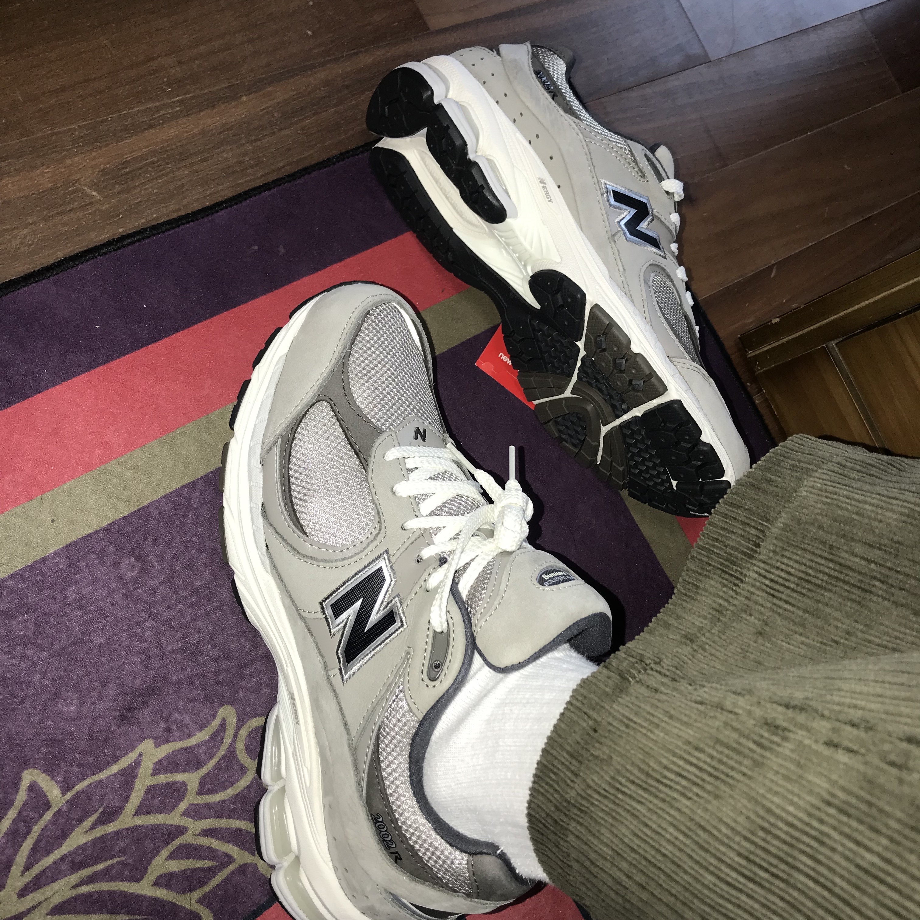 New Balance 2002 Warm Alpaca 착용 스타일