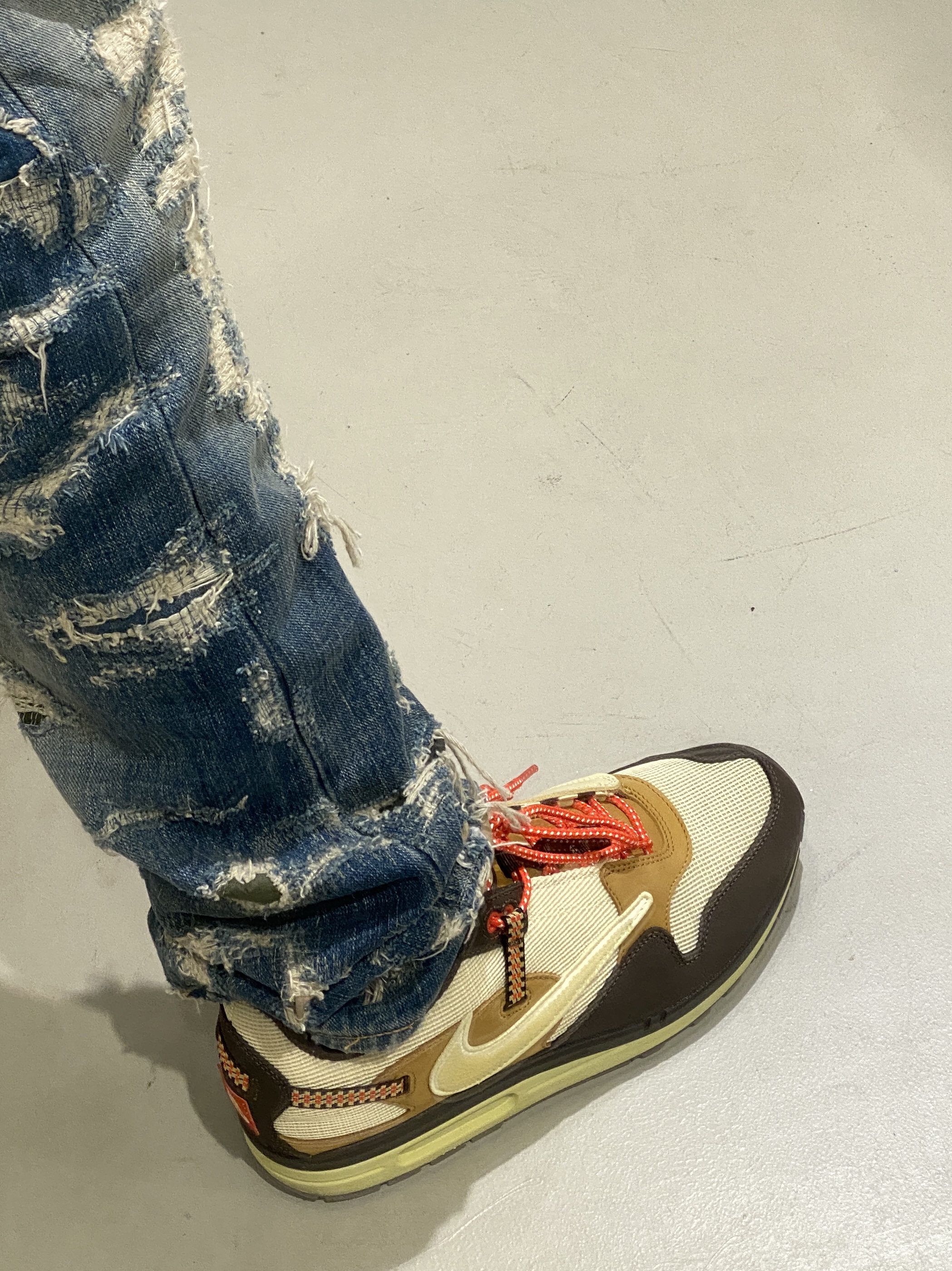 Jordan 1 x Travis Scott x Fragment Retro Low OG SP Military Blue, Jordan 1 x Travis Scott Retro High OG SP Mocha 착용 스타일 - 4