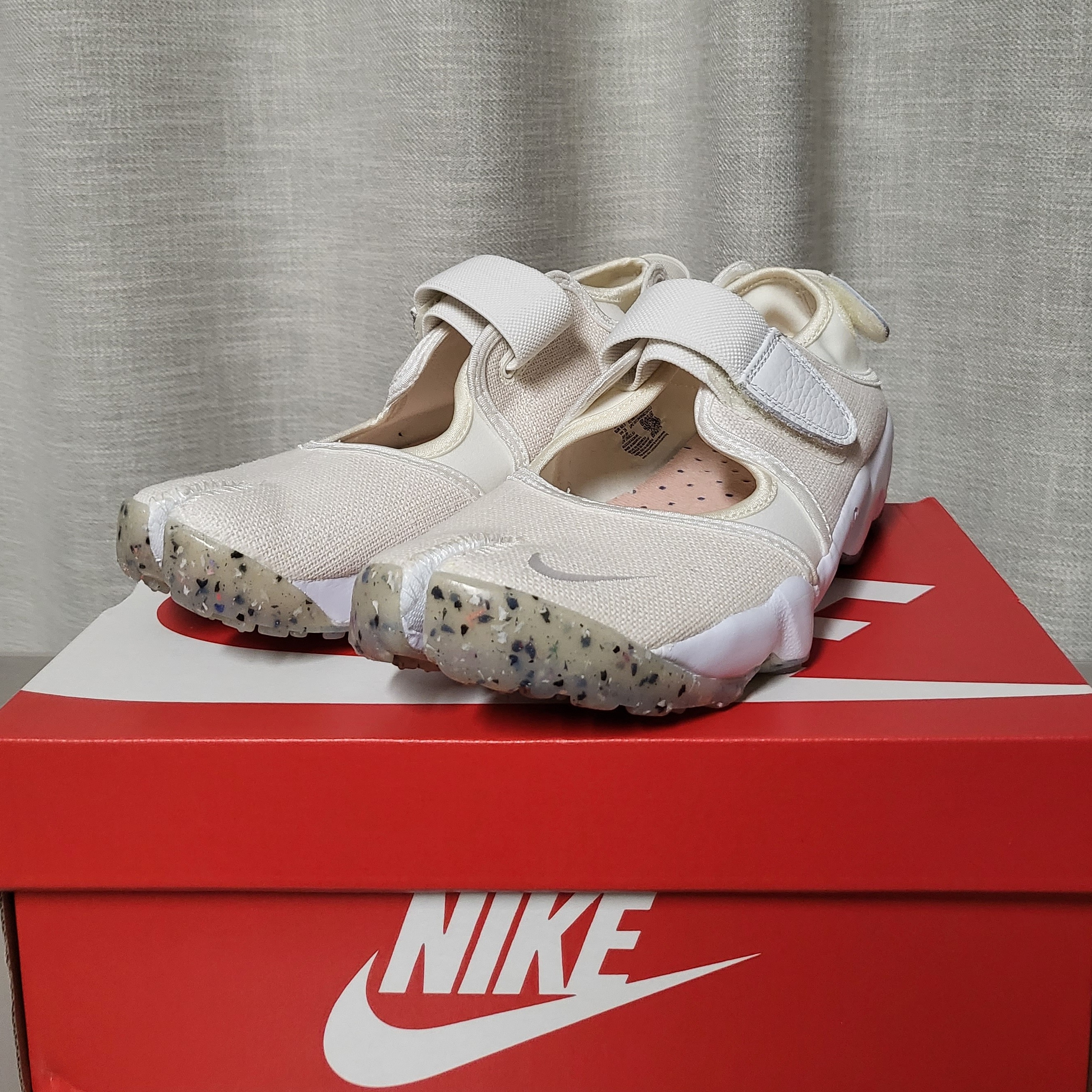 (W) Nike Air Rift Summit White 착용 스타일 - 2