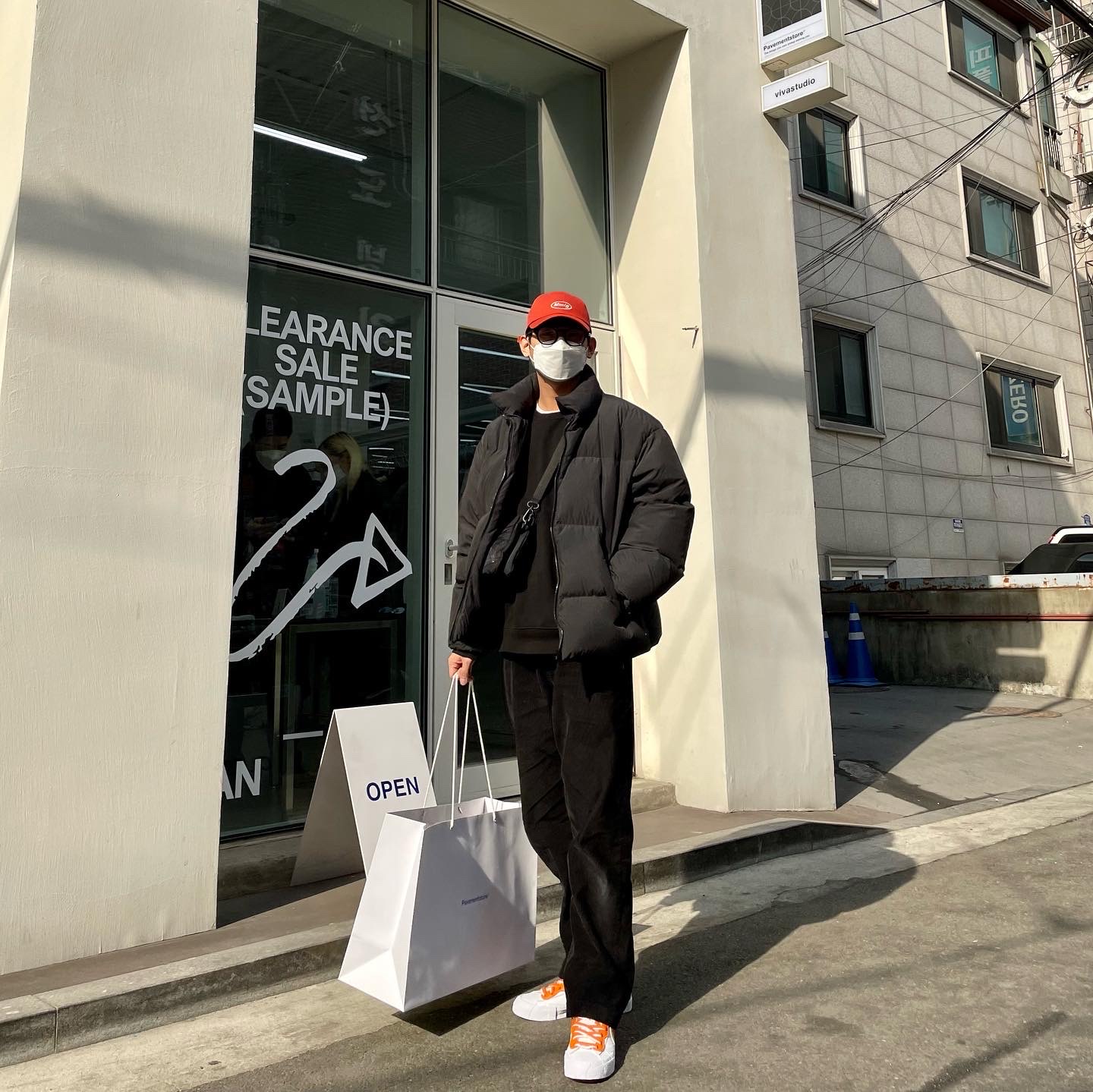 Nike x Sacai Blazer Low Magma Orange 착용 스타일 - 2