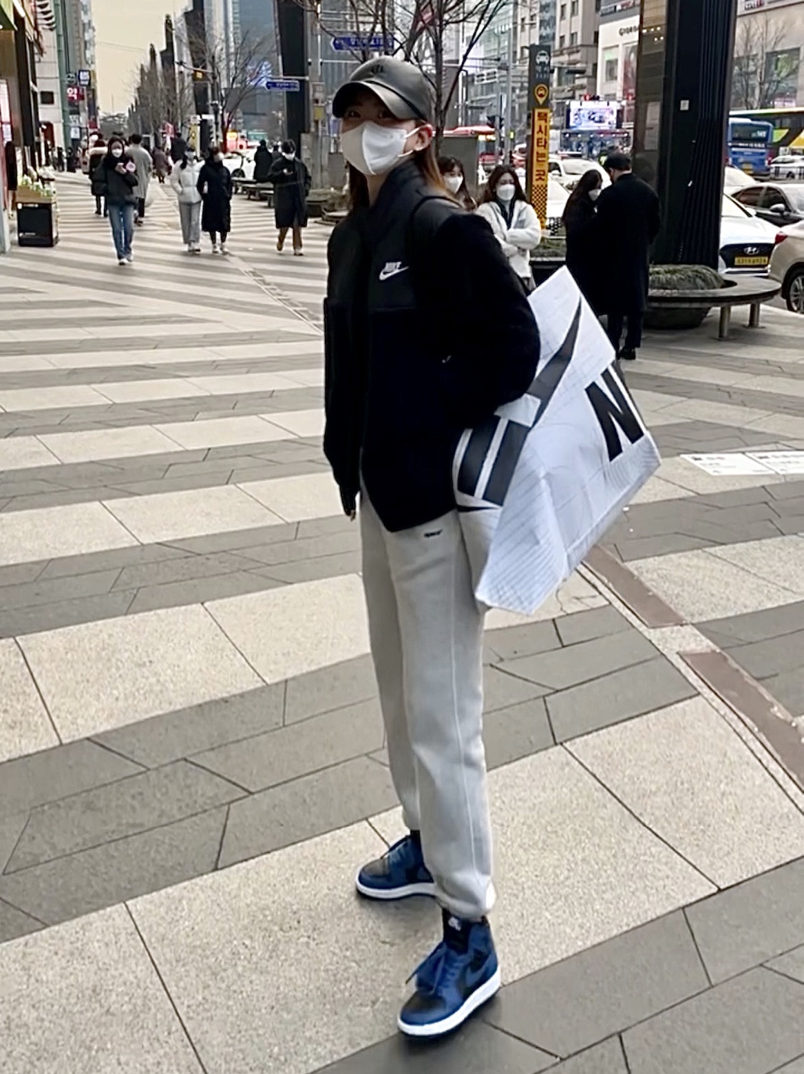 (GS) Jordan 1 Retro High OG Dark Marina Blue, Jordan 1 Retro High OG Dark Marina Blue 착용 스타일 - 1
