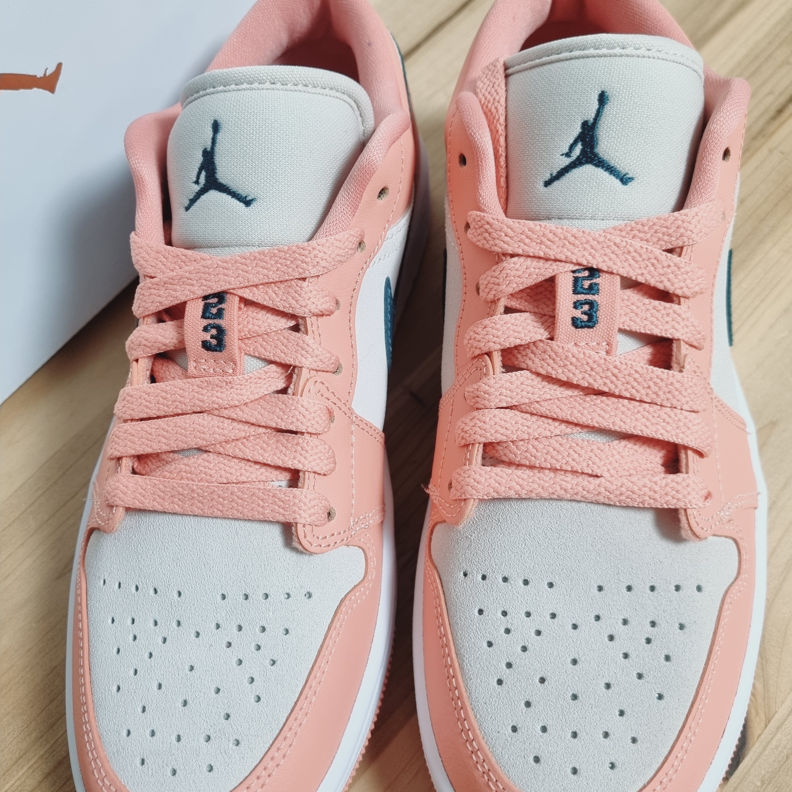 (W) Jordan 1 Low Light Madder Root 착용 스타일 - 3