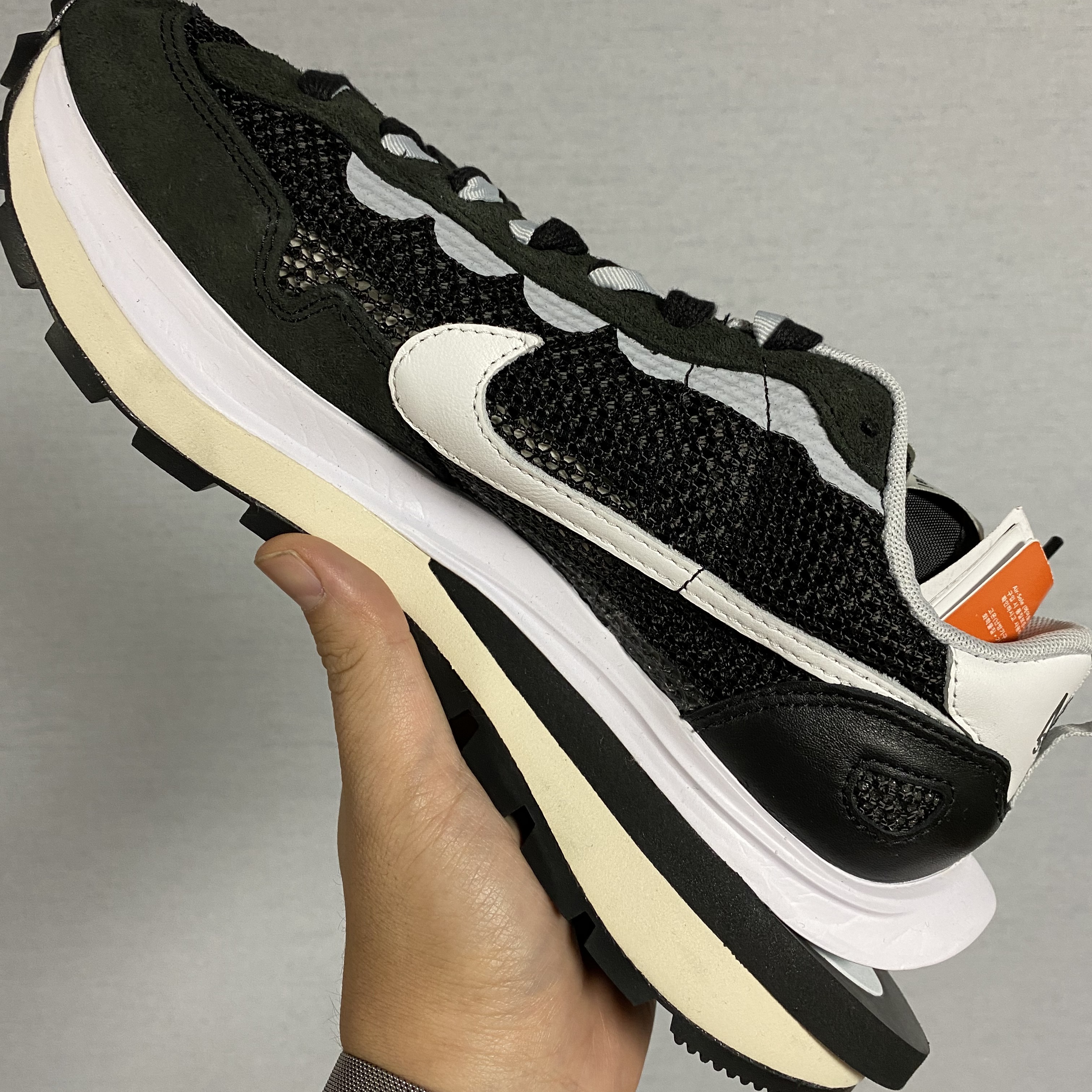 Nike x Sacai VaporWaffle Black White 착용 스타일