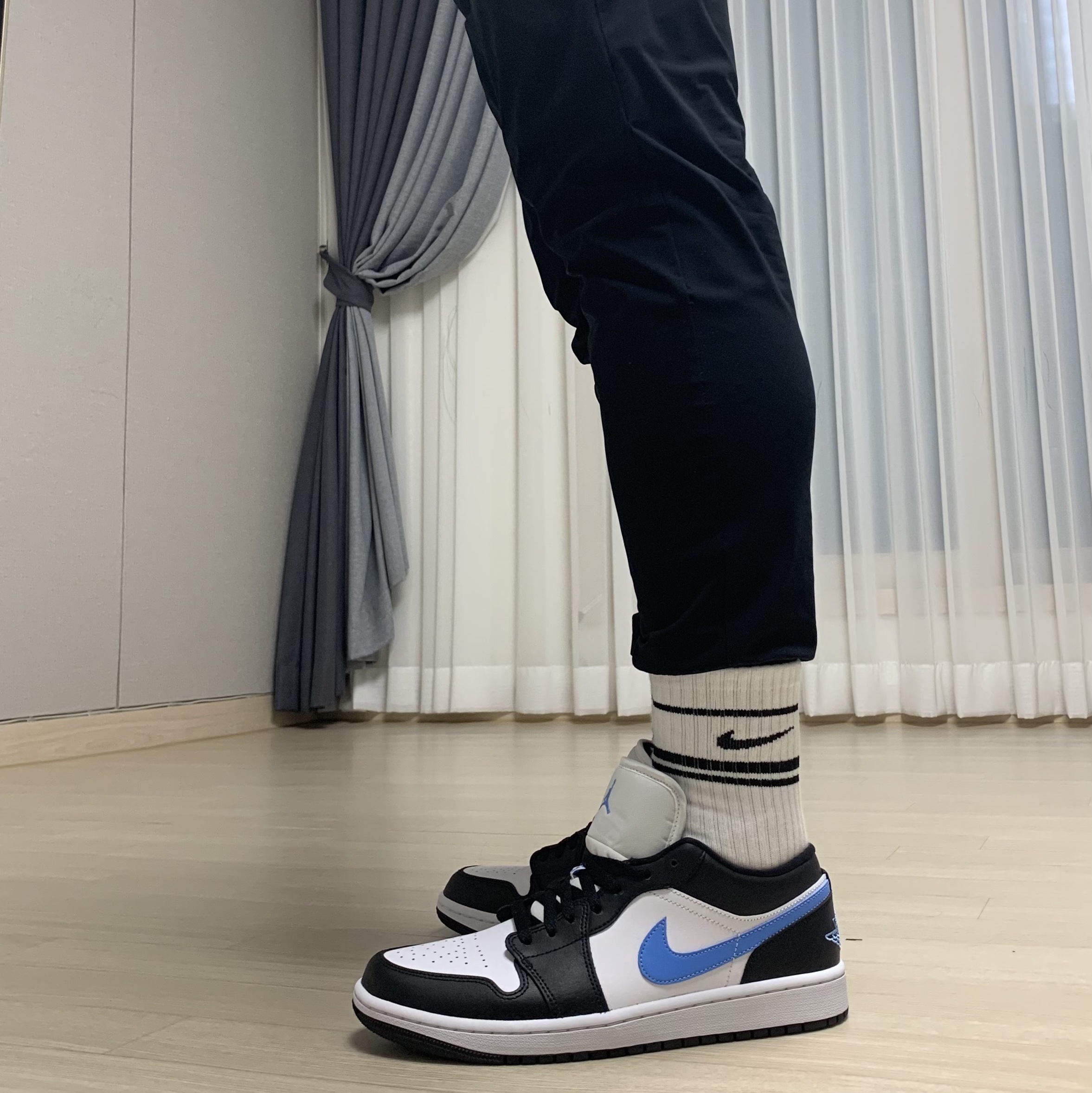 (W) Jordan 1 Low Black University Blue 착용 스타일 - 3
