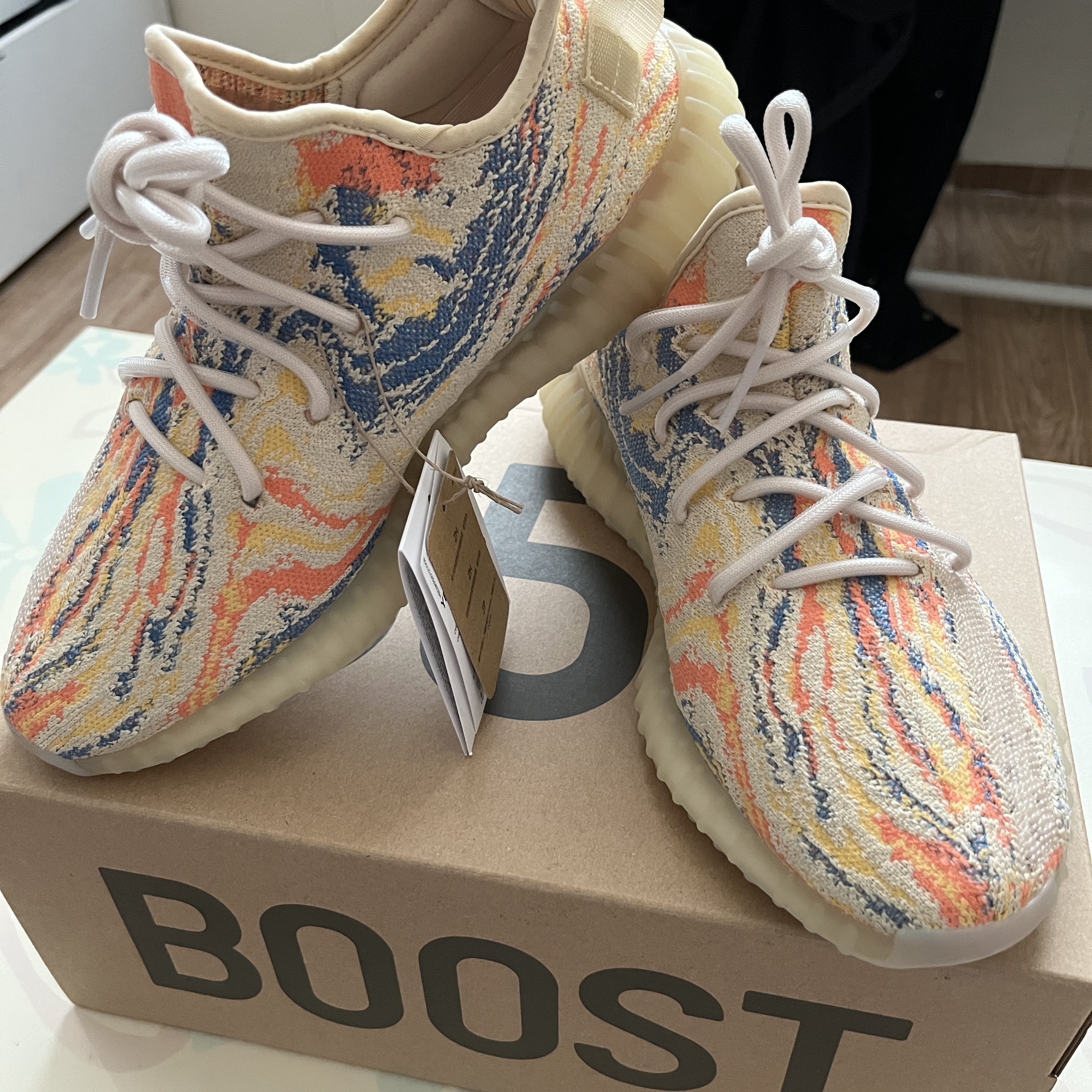 Adidas Yeezy Boost 350 V2 MX Oat 착용 스타일