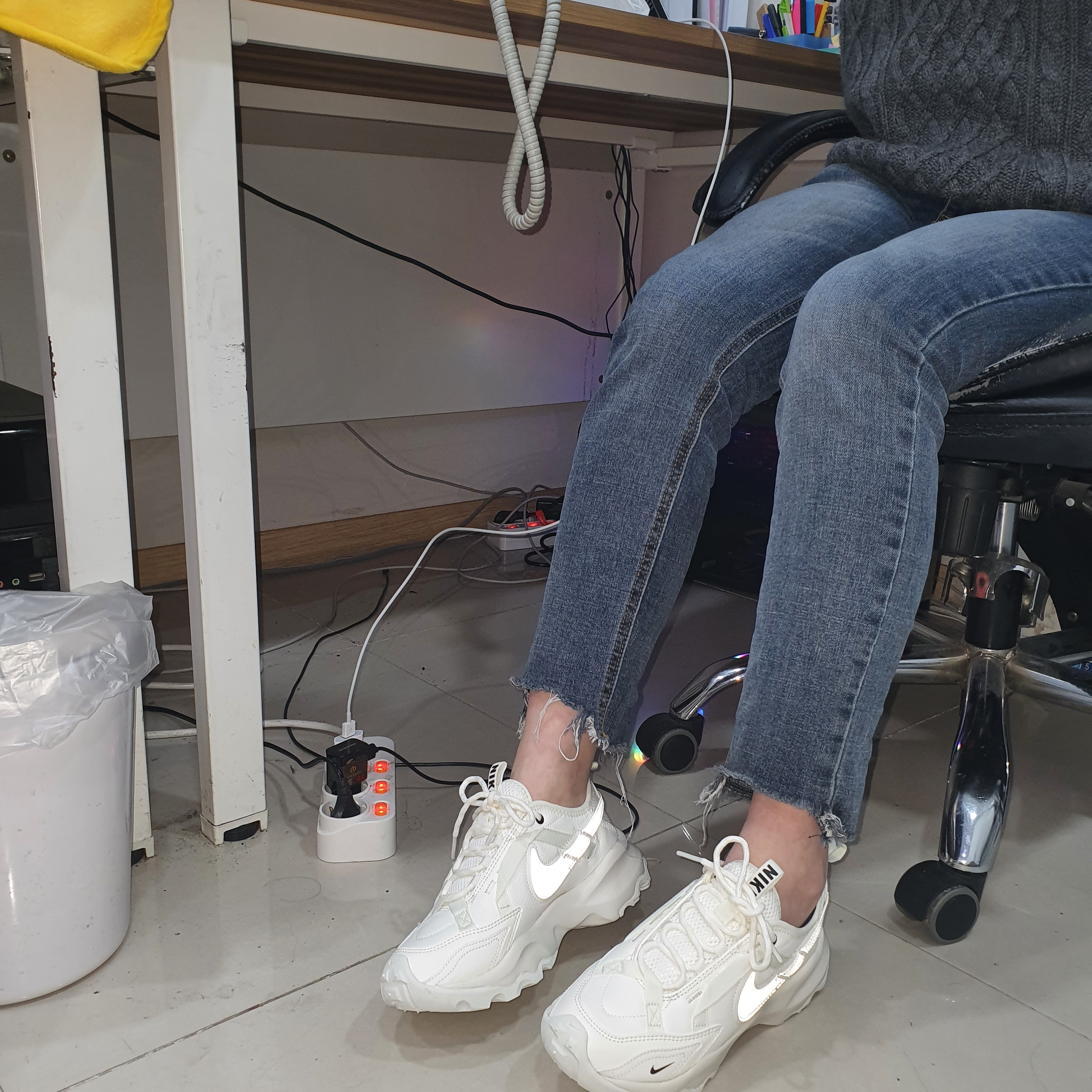 (W) Nike TC 7900 Summit White 착용 스타일 - 3