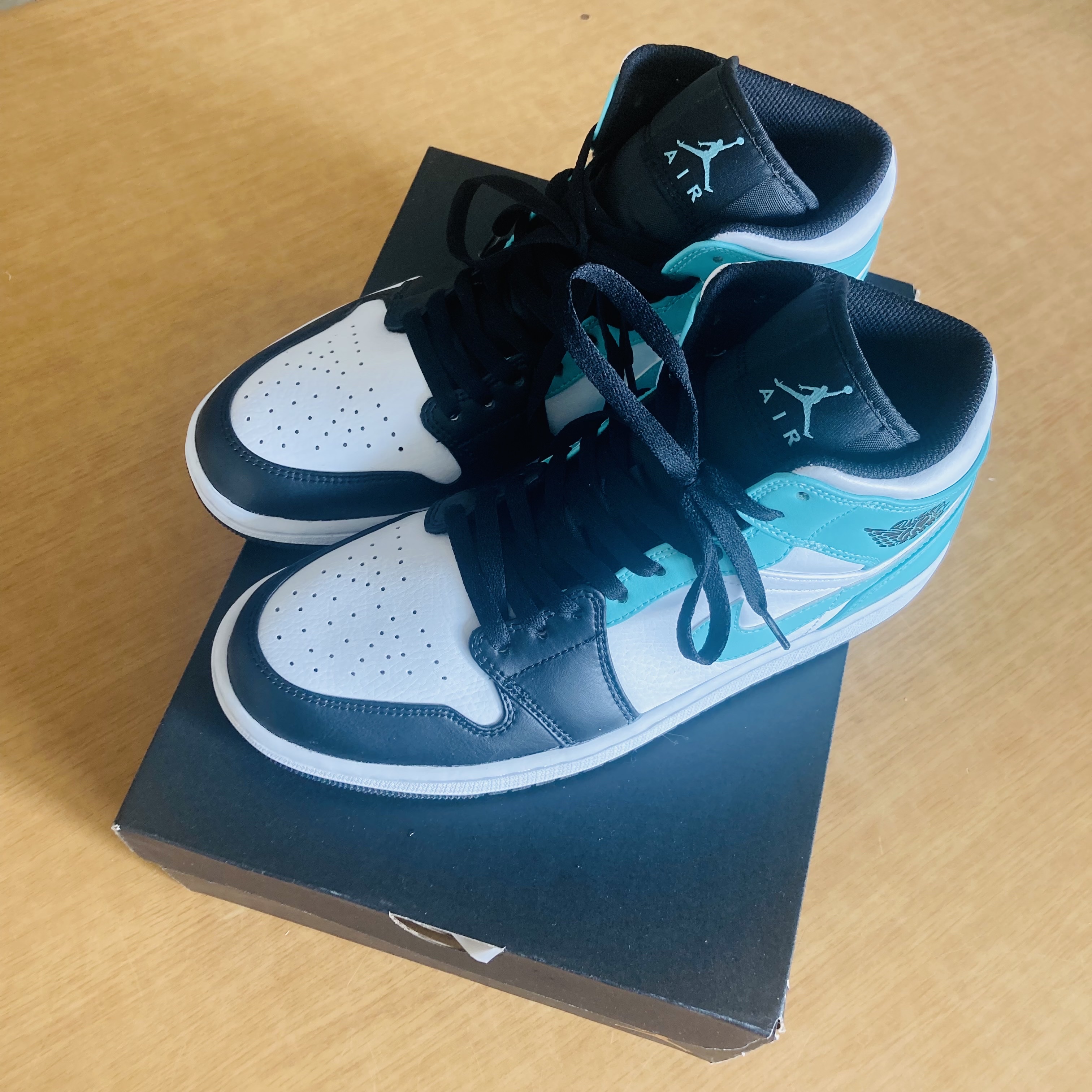 Jordan 1 Mid Tropical Twist 착용 스타일 - 2