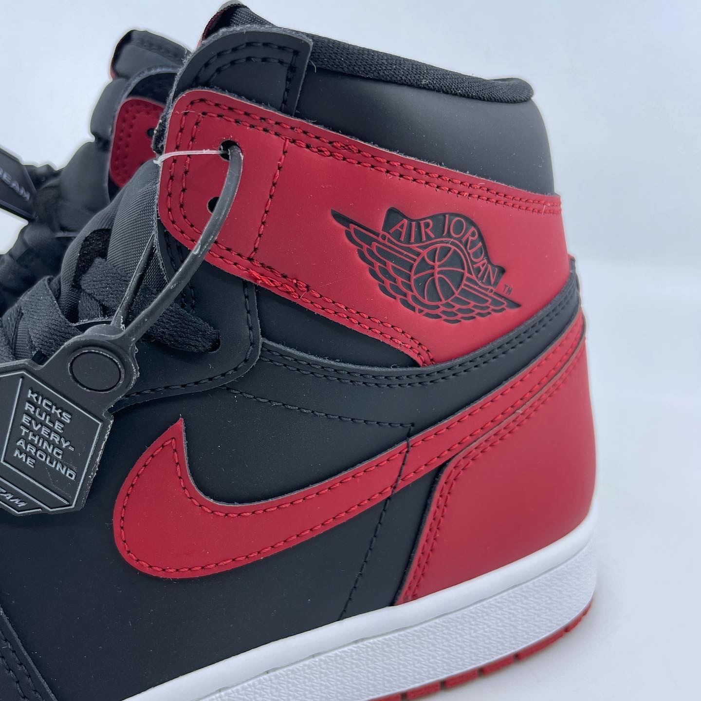 Jordan 1 Retro High OG Patent Bred 착용 스타일 - 3