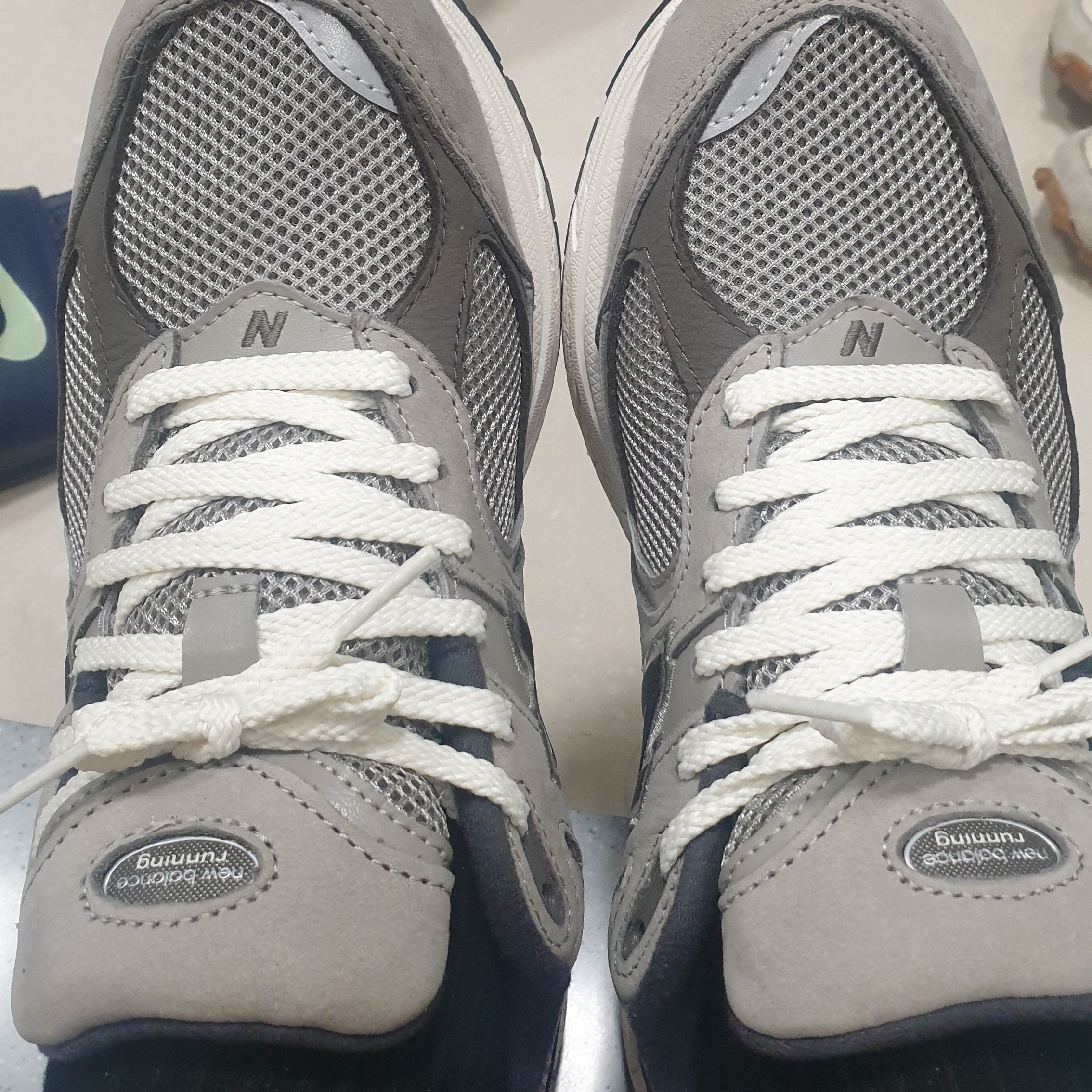 New Balance 2002 Warm Alpaca 착용 스타일 - 3