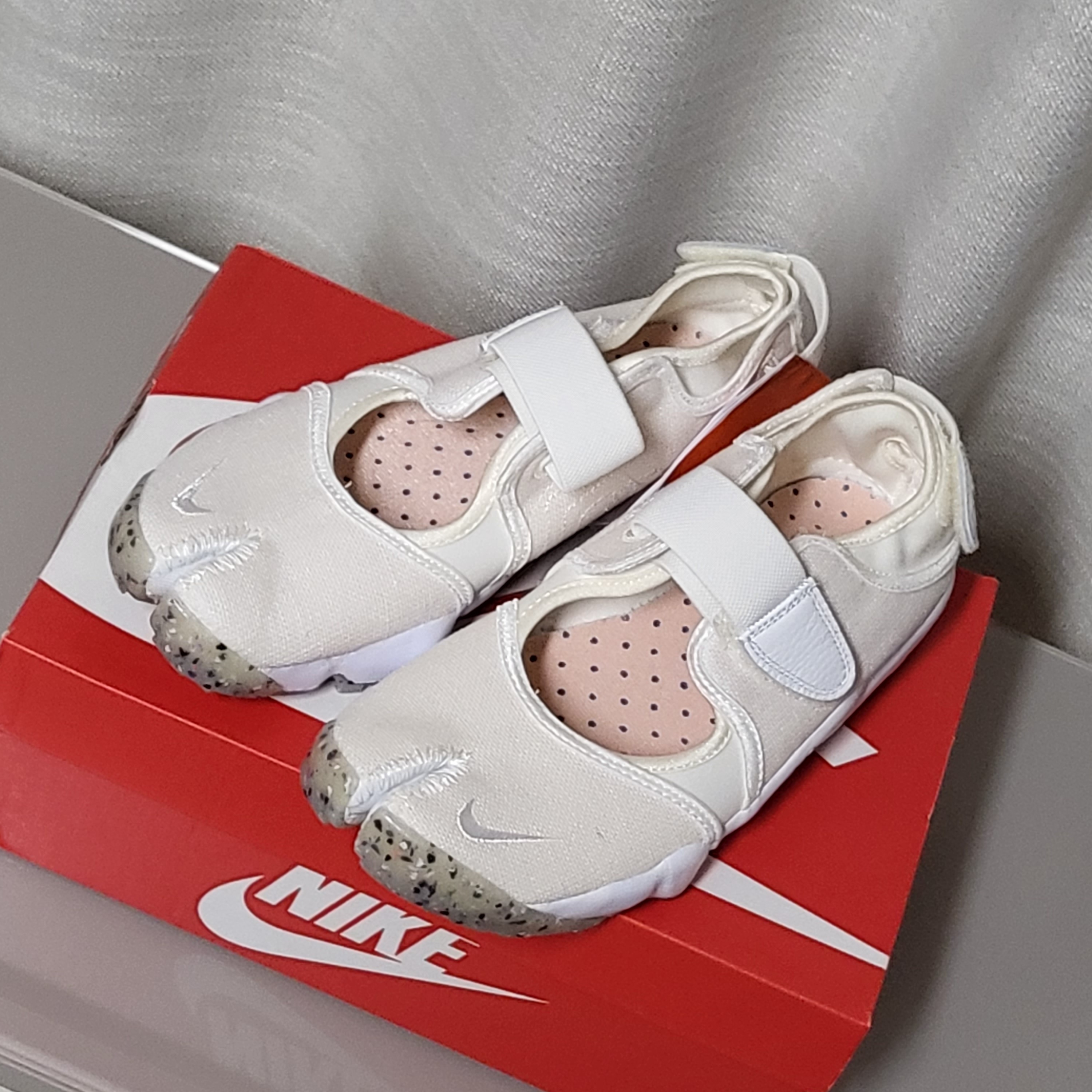 (W) Nike Air Rift Summit White 착용 스타일 - 1