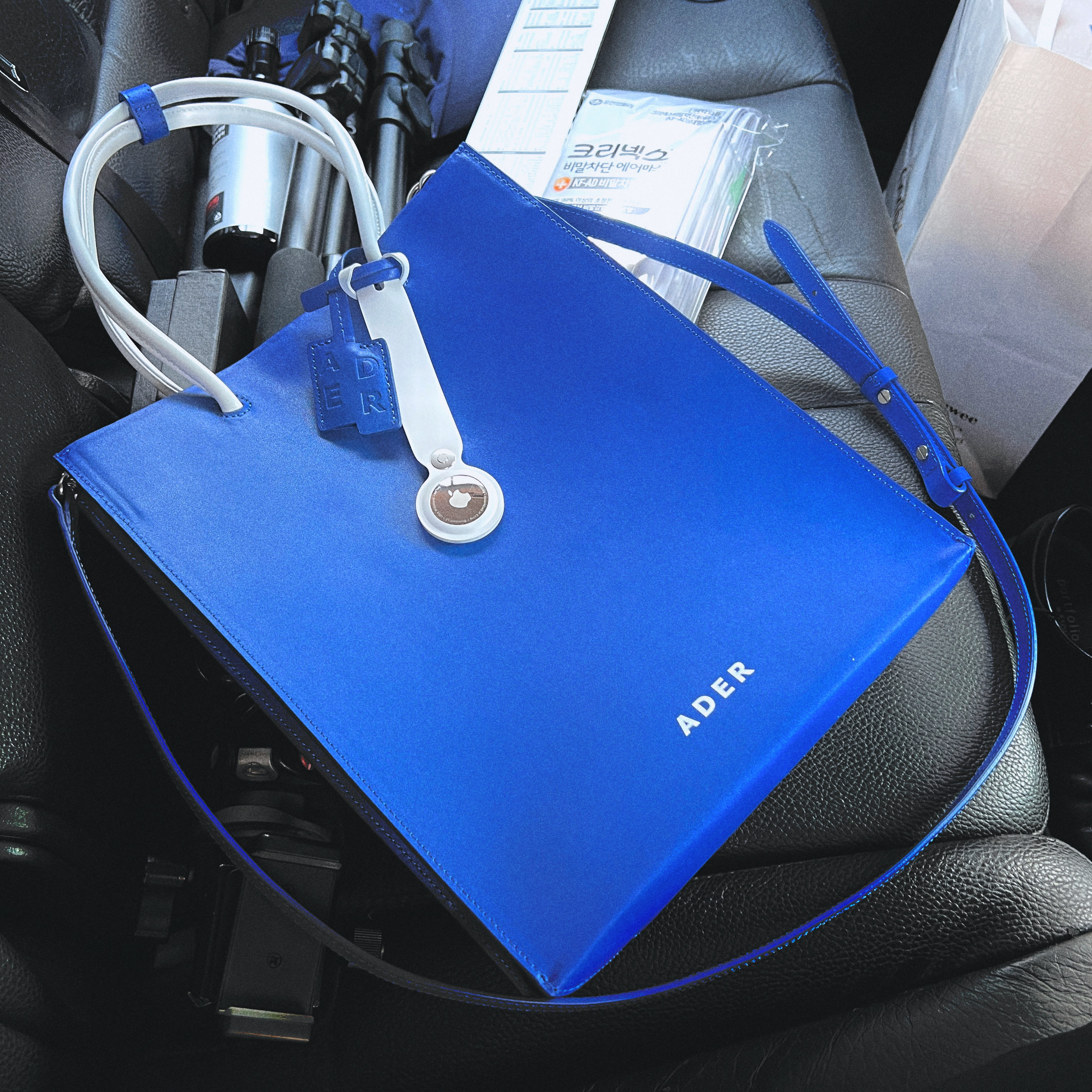 Ader Error Shopper Bag Blue 착용 스타일