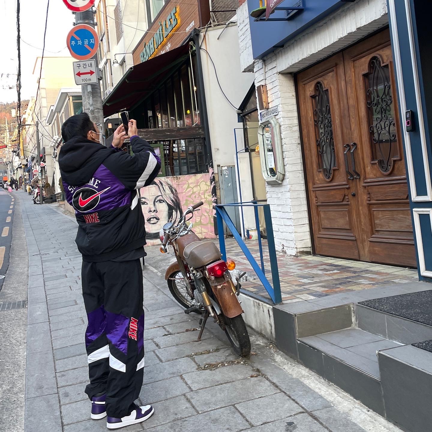 Jordan 1 Retro High OG Court Purple 2020, Supreme x Nike Hooded Sport Jacket Purple - 19SS 착용 스타일