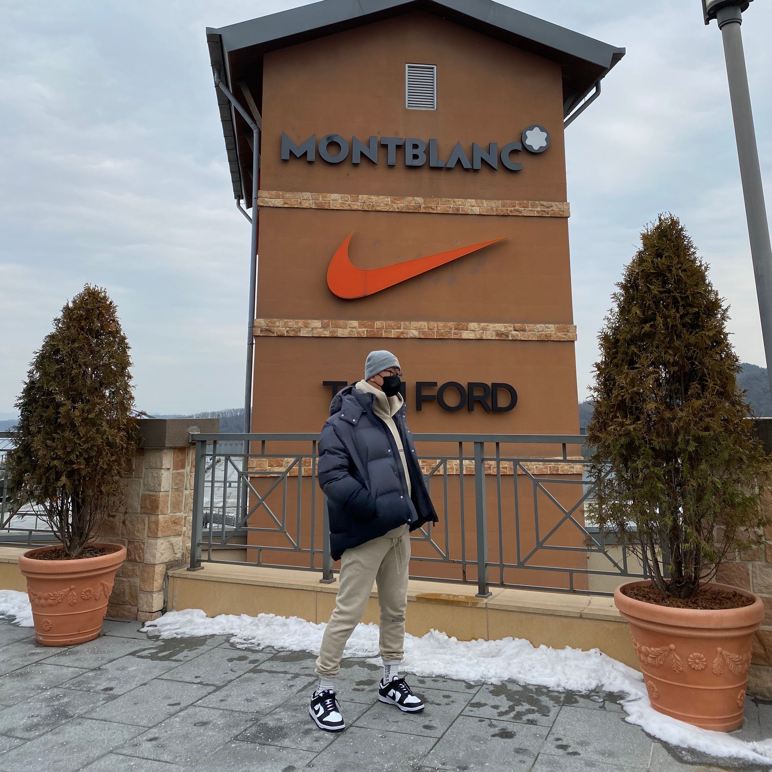 Zara x Ader Error Puffer Jacket Grey, Essentials The Core Collection Pullover Hoodie Heather Oatmeal 착용 스타일 - 1