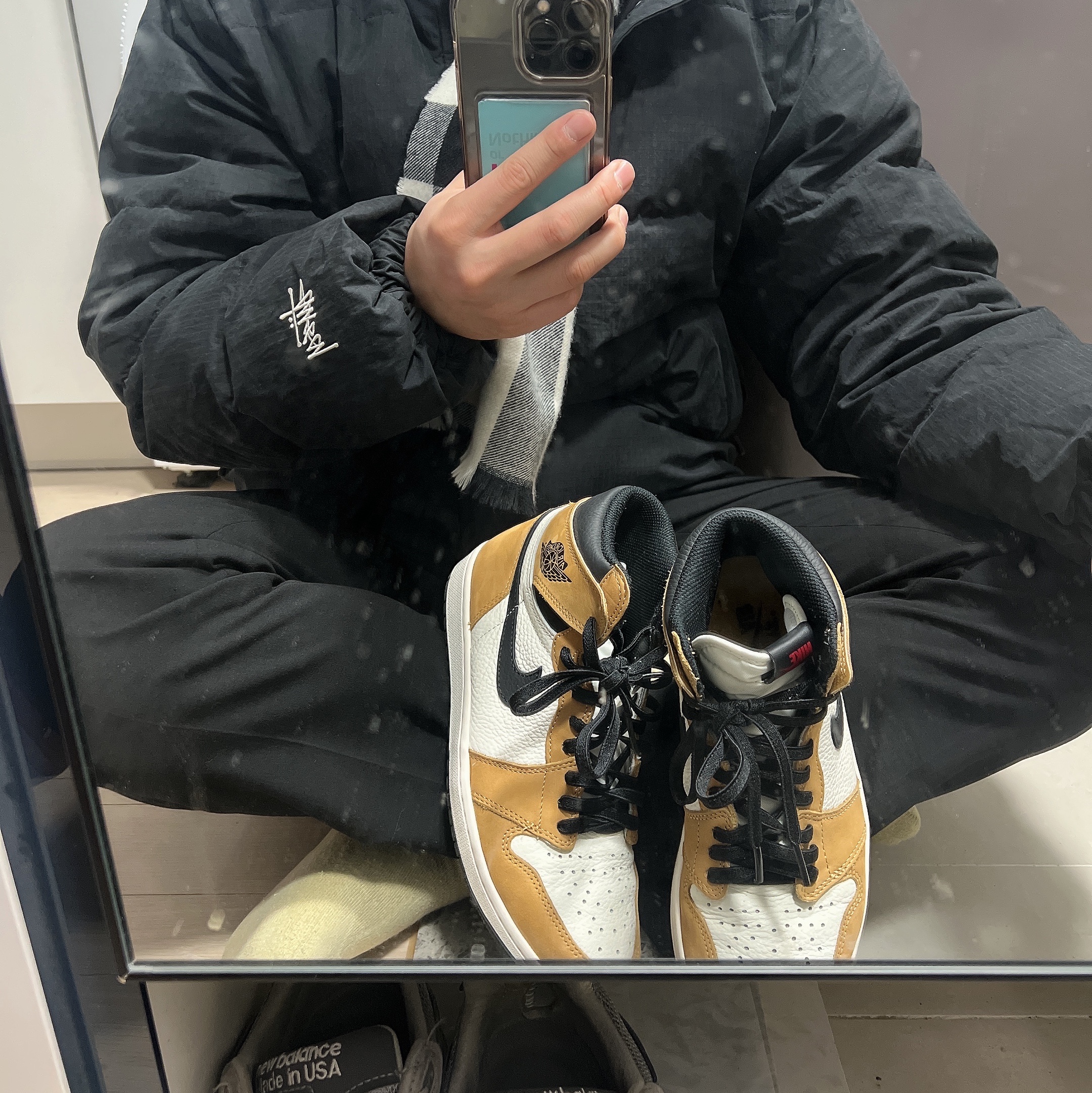 Jordan 1 Retro High Rookie of the Year, Stussy Ripstop Down Puffer Jacket Black 착용 스타일