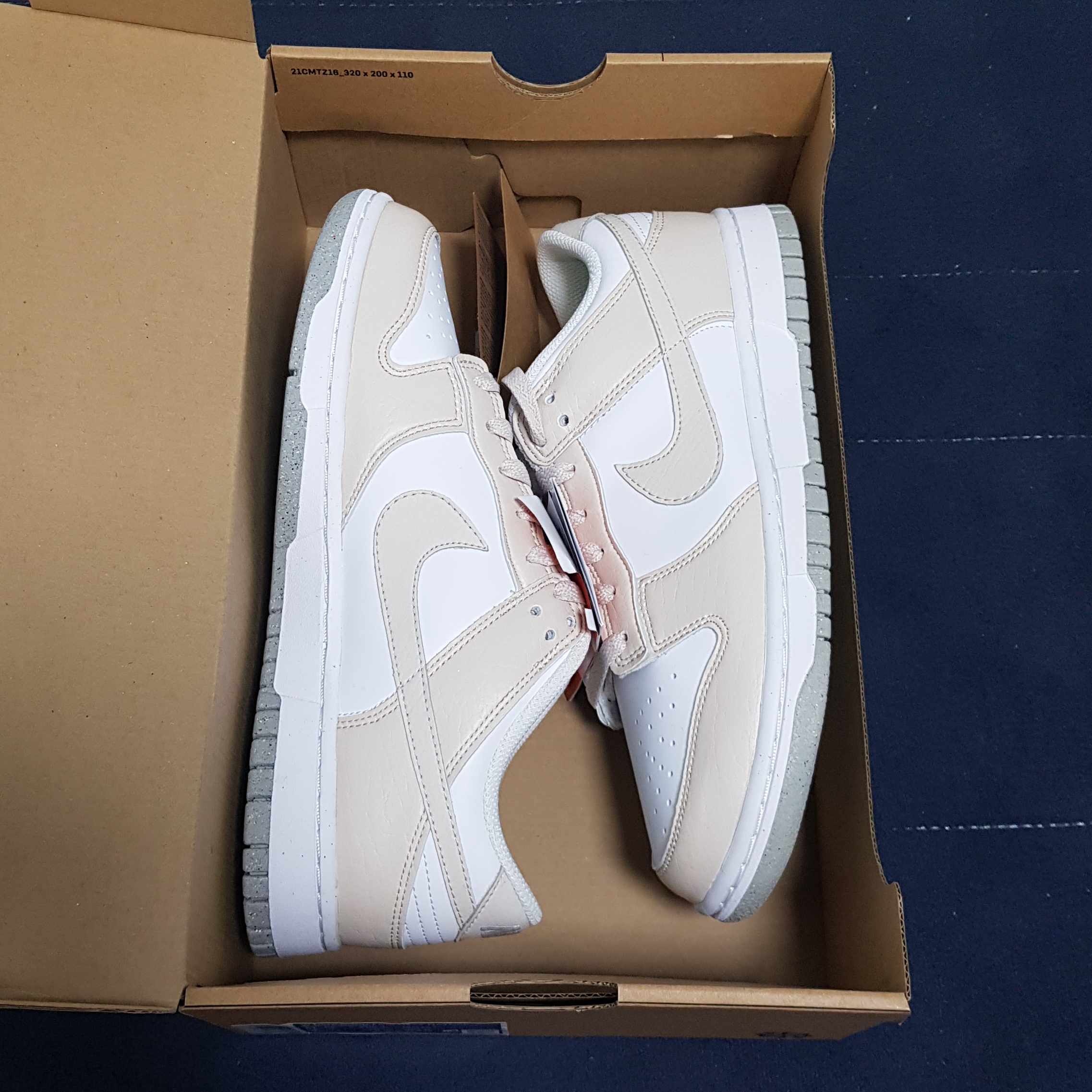 (W) Nike Dunk Low Next Nature Light Orewood Brown 착용 스타일 - 3