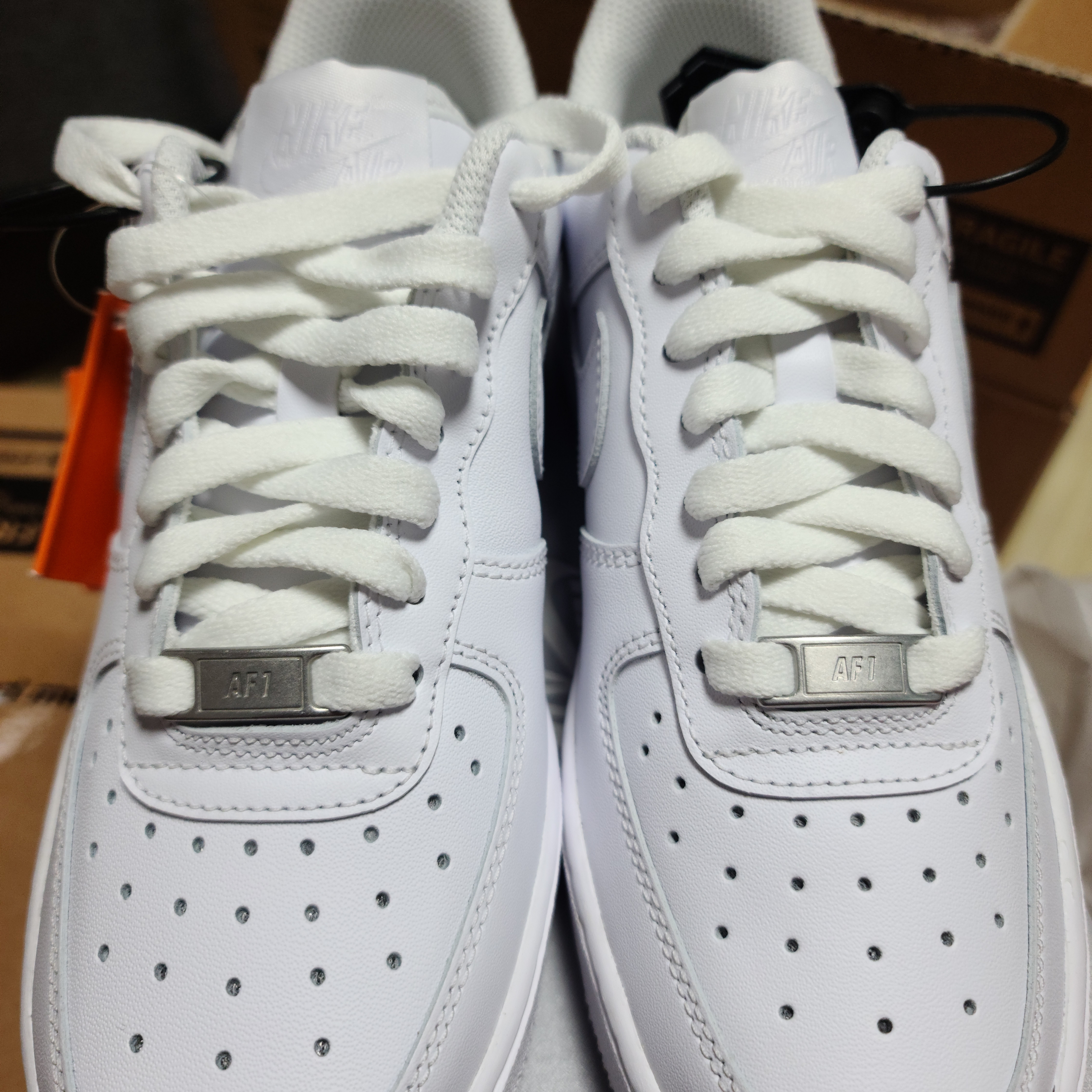 (W) Nike Air Force 1 '07 Low White 착용 스타일 - 2