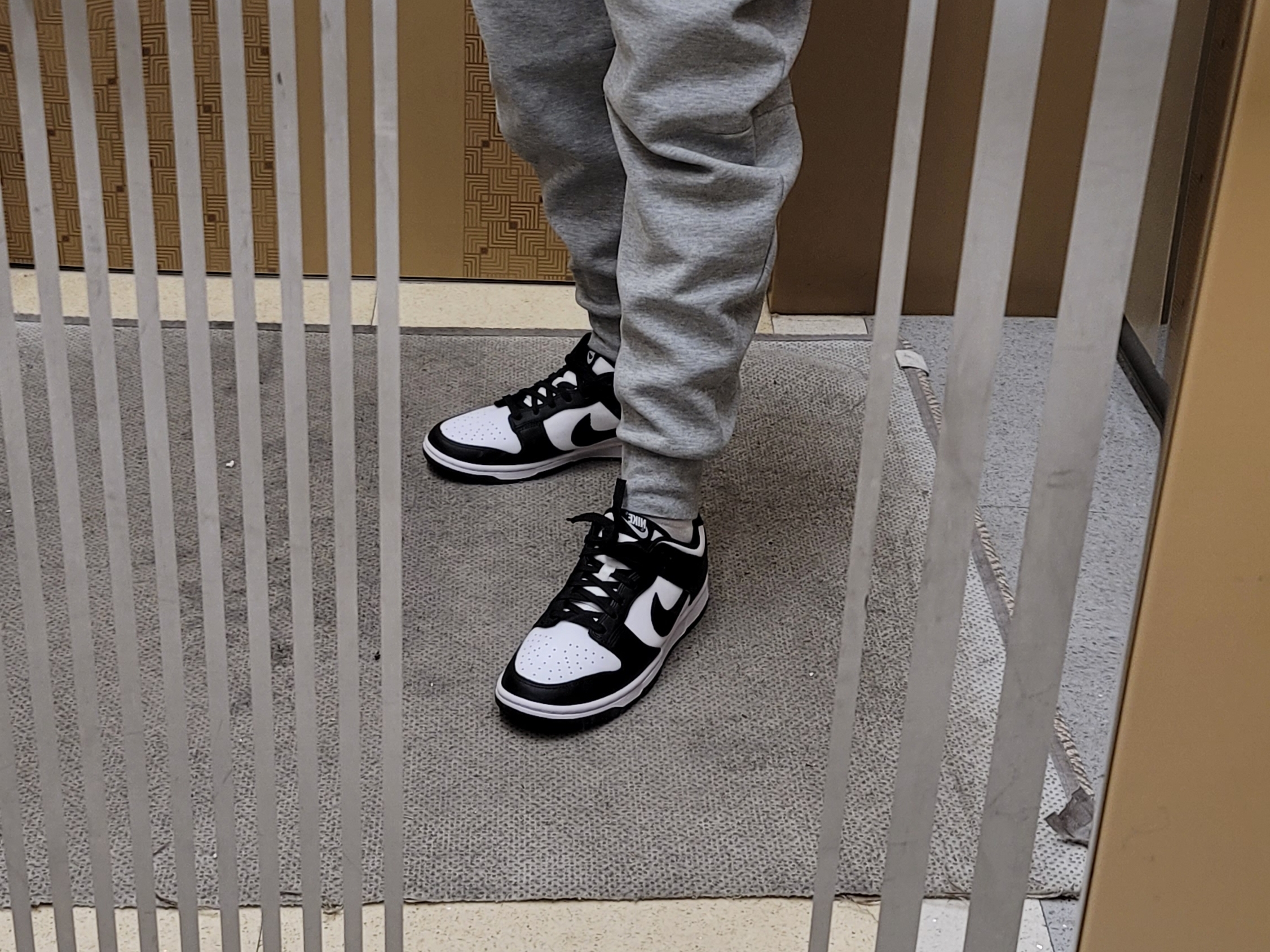 Nike Dunk Low Retro Black 착용 스타일 - 5