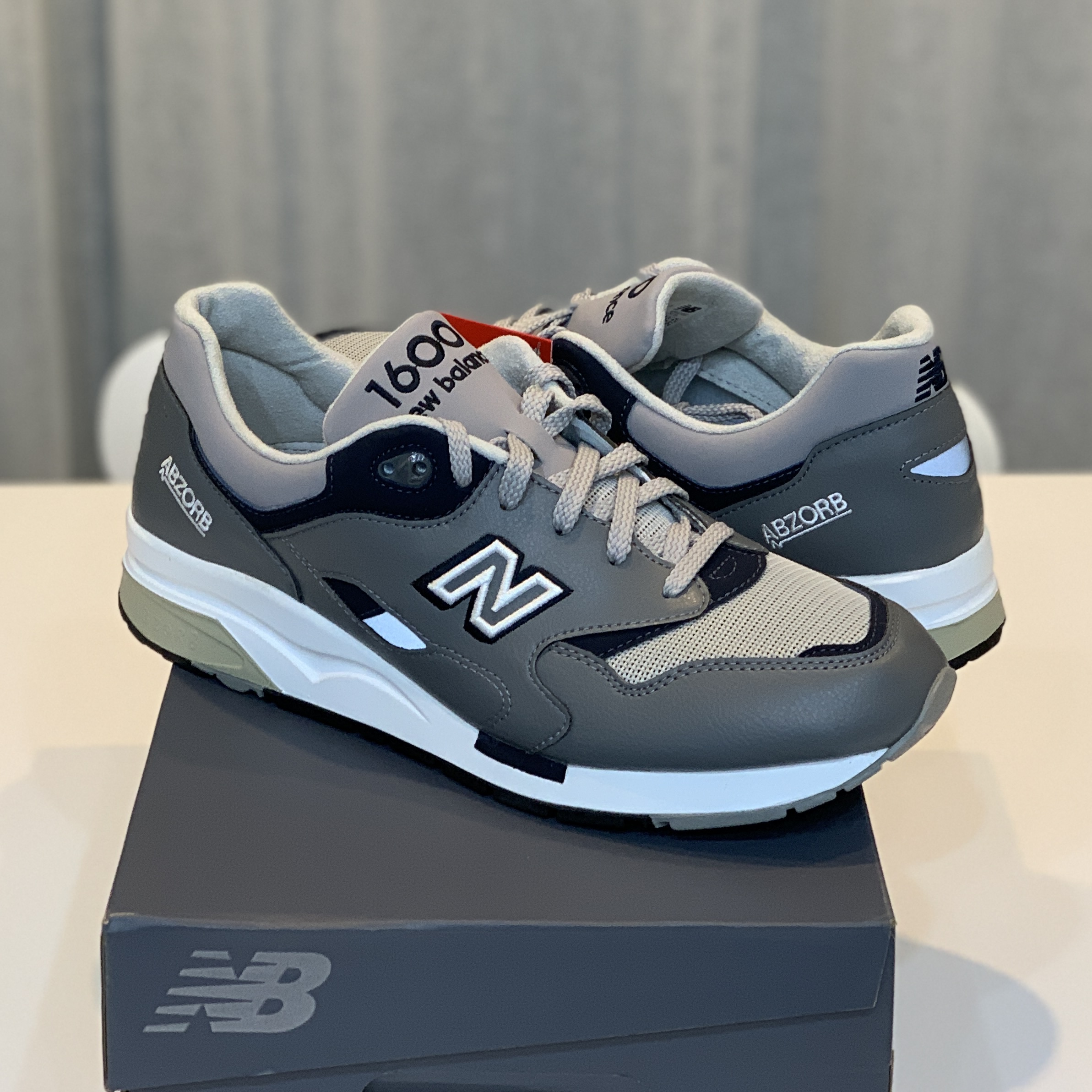 New Balance 1600 Legacy Grey 착용 스타일