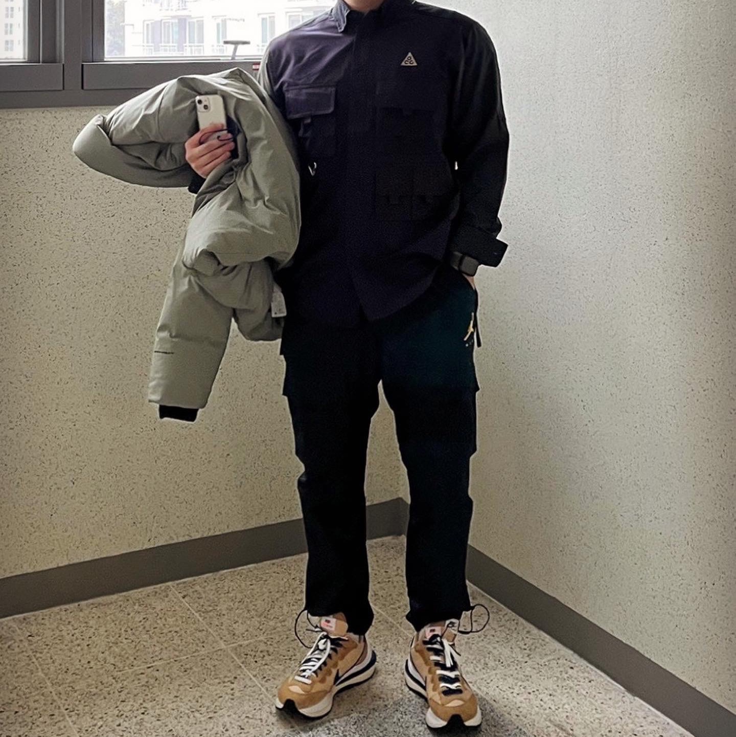 Nike x Sacai VaporWaffle Sesame and Blue Void 착용 스타일