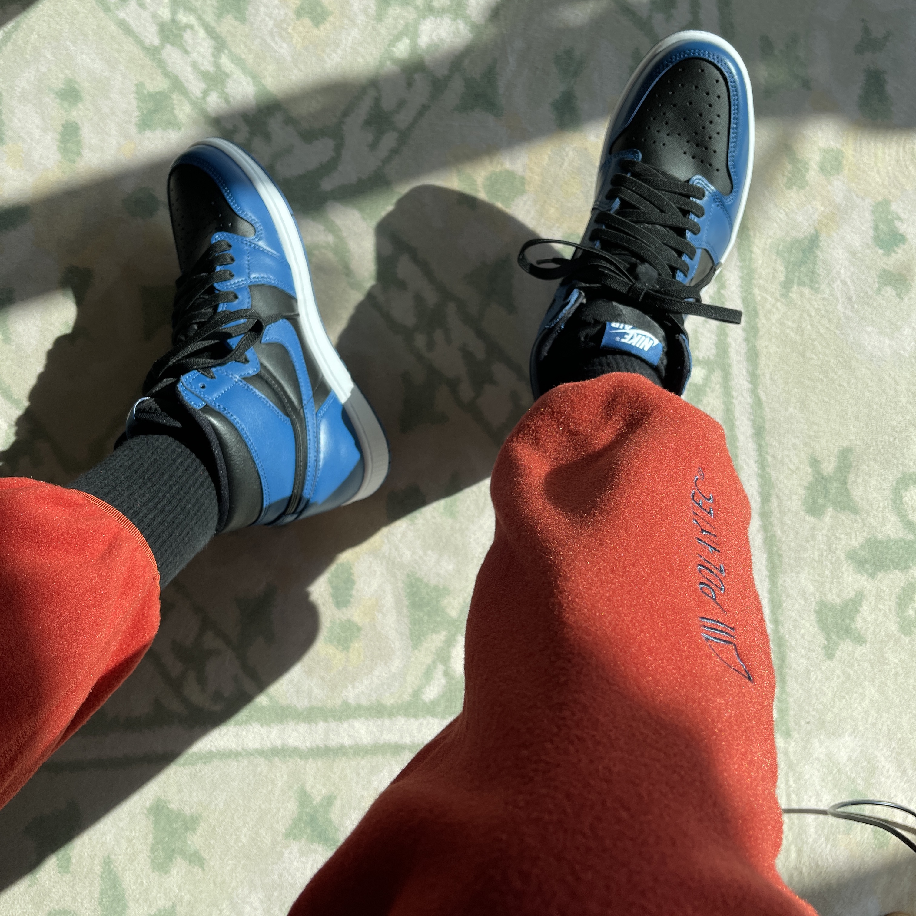 Jordan 1 Retro High OG Dark Marina Blue 착용 스타일 - 1