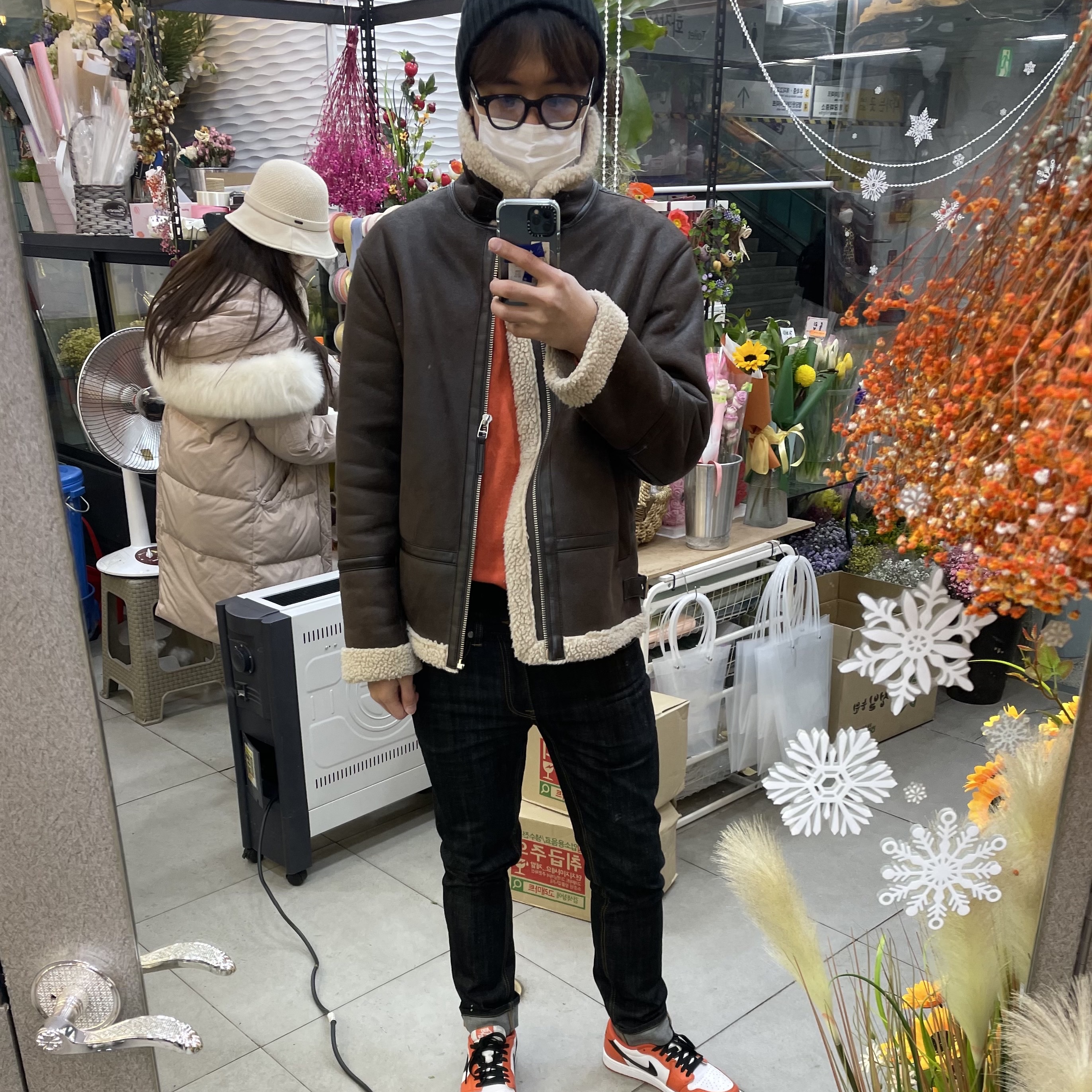 Jordan 1 Low OG Starfish, Casetify x Ader Error Sketch Impact iPhone Case 착용 스타일 - 1