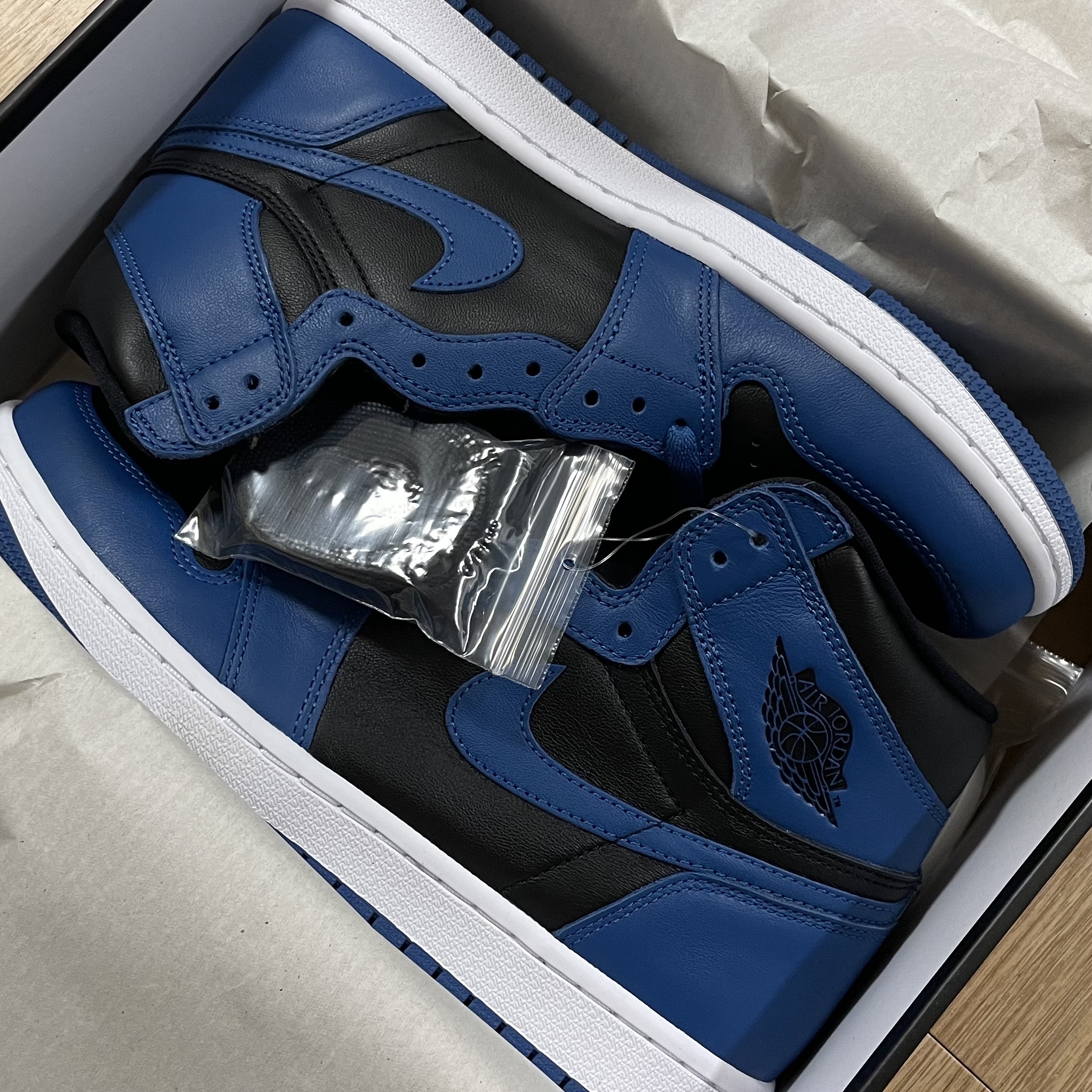 (GS) Jordan 1 Mid Gym Red Black White, Jordan 1 Retro High OG Dark Marina Blue 착용 스타일 - 2