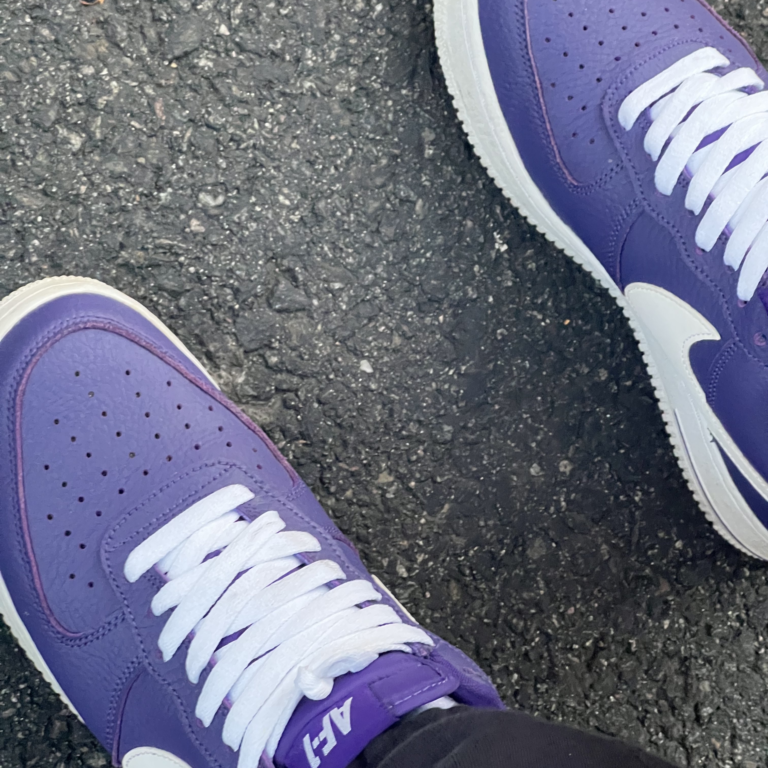 Nike Air Force 1 '07 LV8 NBA Court Purple 착용 스타일 - 1