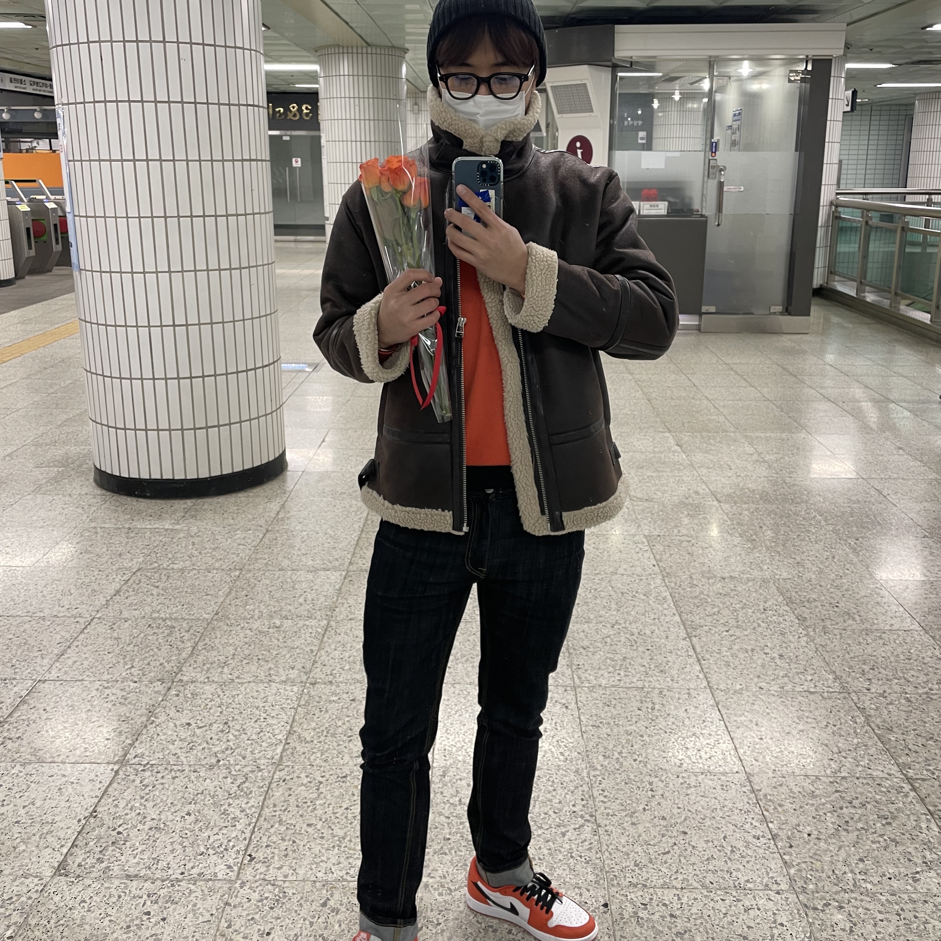 Jordan 1 Low OG Starfish, Casetify x Ader Error Sketch Impact iPhone Case 착용 스타일 - 2