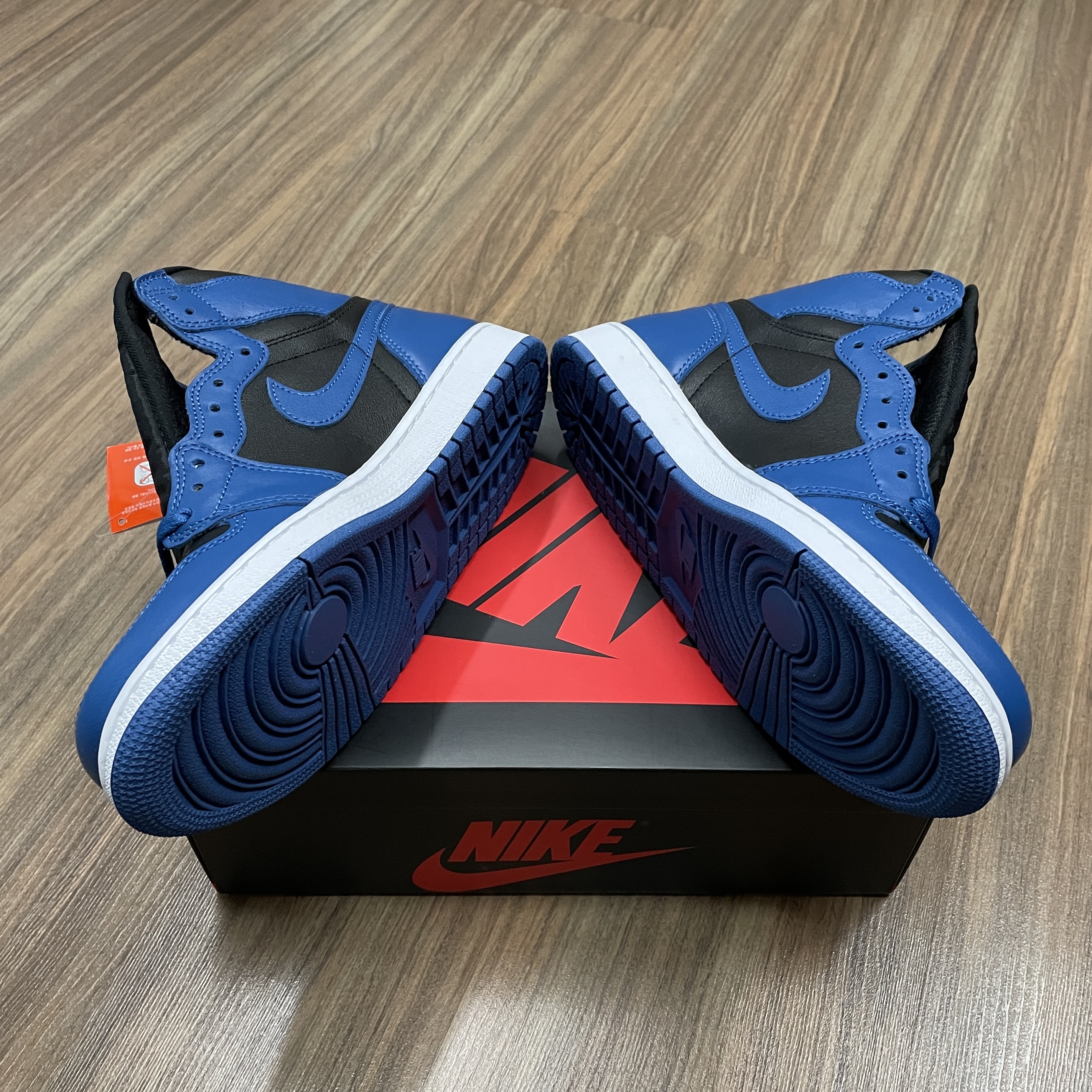 Jordan 1 Retro High OG Dark Marina Blue 착용 스타일 - 1
