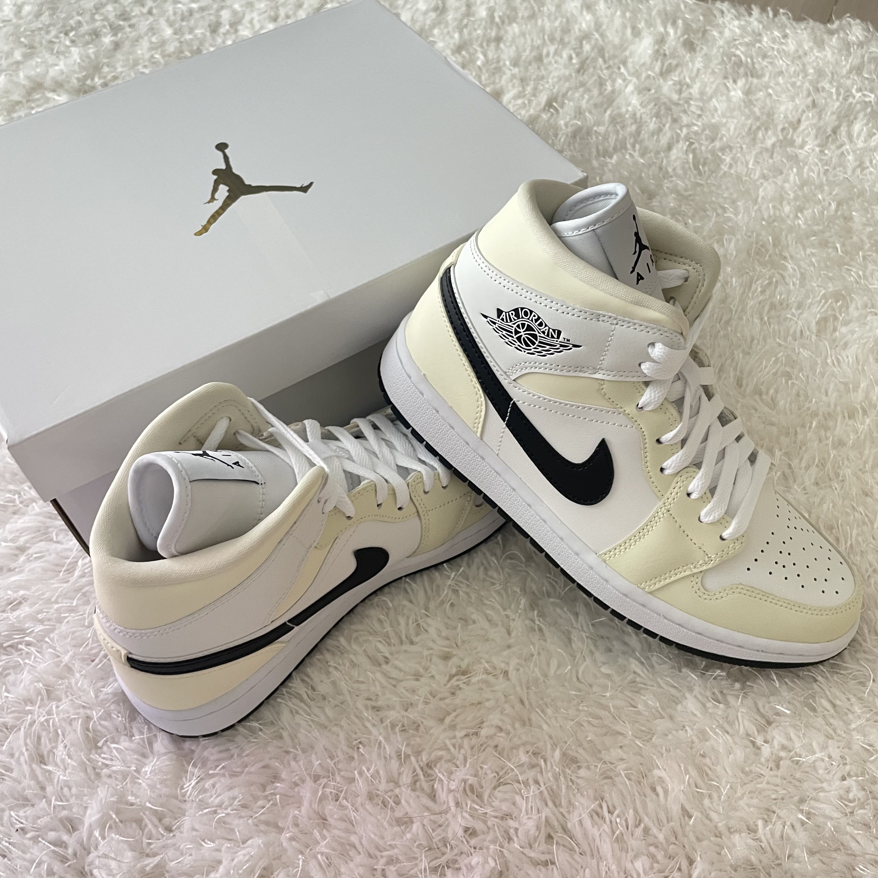 (W) Jordan 1 Mid Coconut Milk 착용 스타일